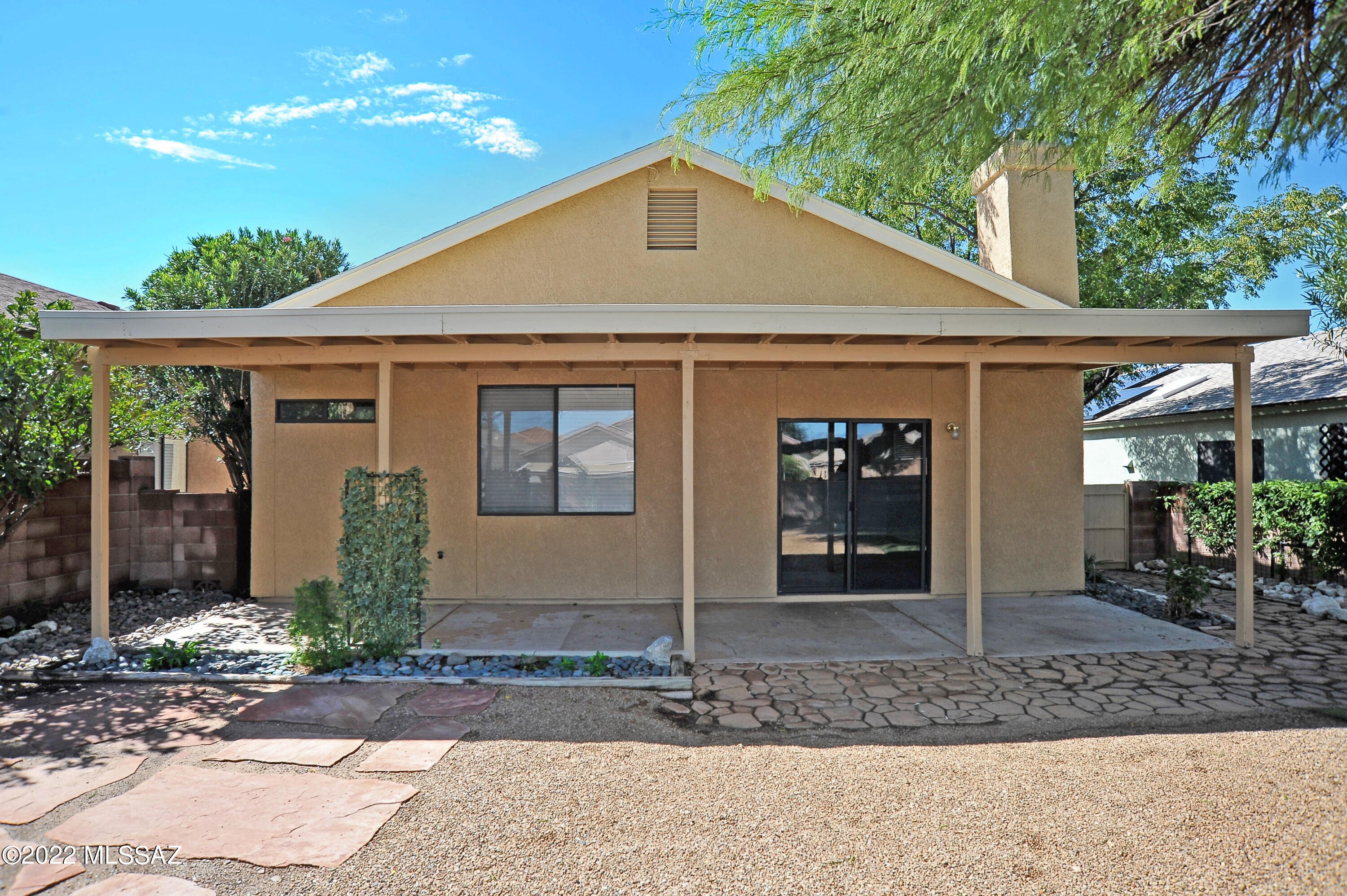 Hacienda Del Oro (1-879) - Residential Lease