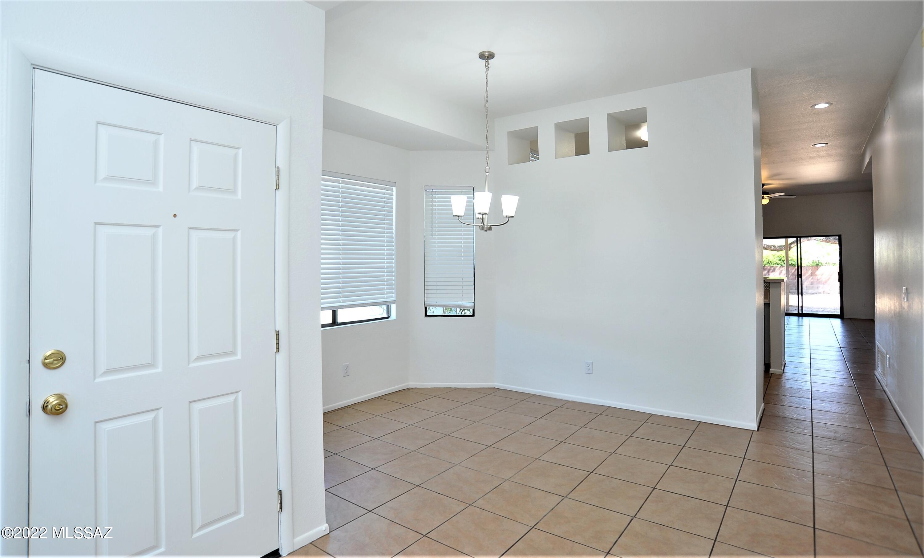 Hacienda Del Oro (1-879) - Residential Lease