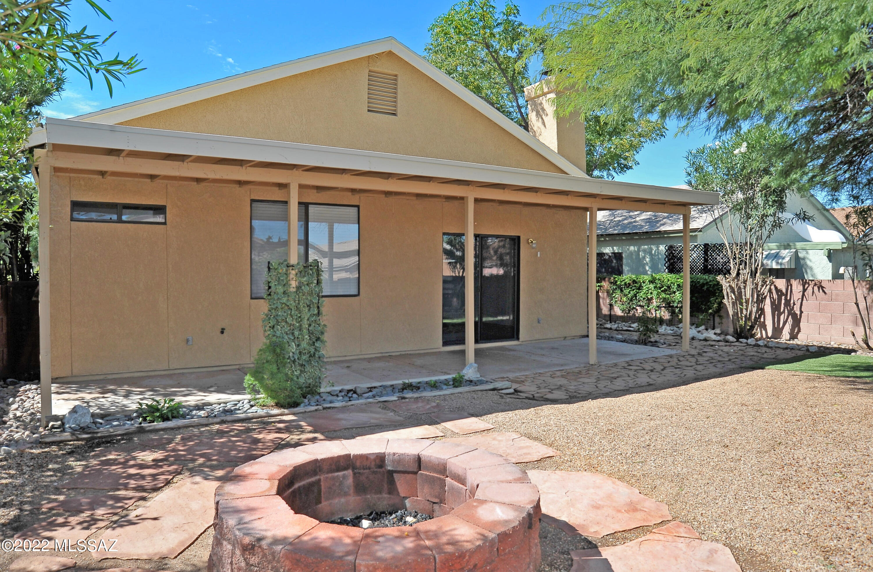 Hacienda Del Oro (1-879) - Residential Lease