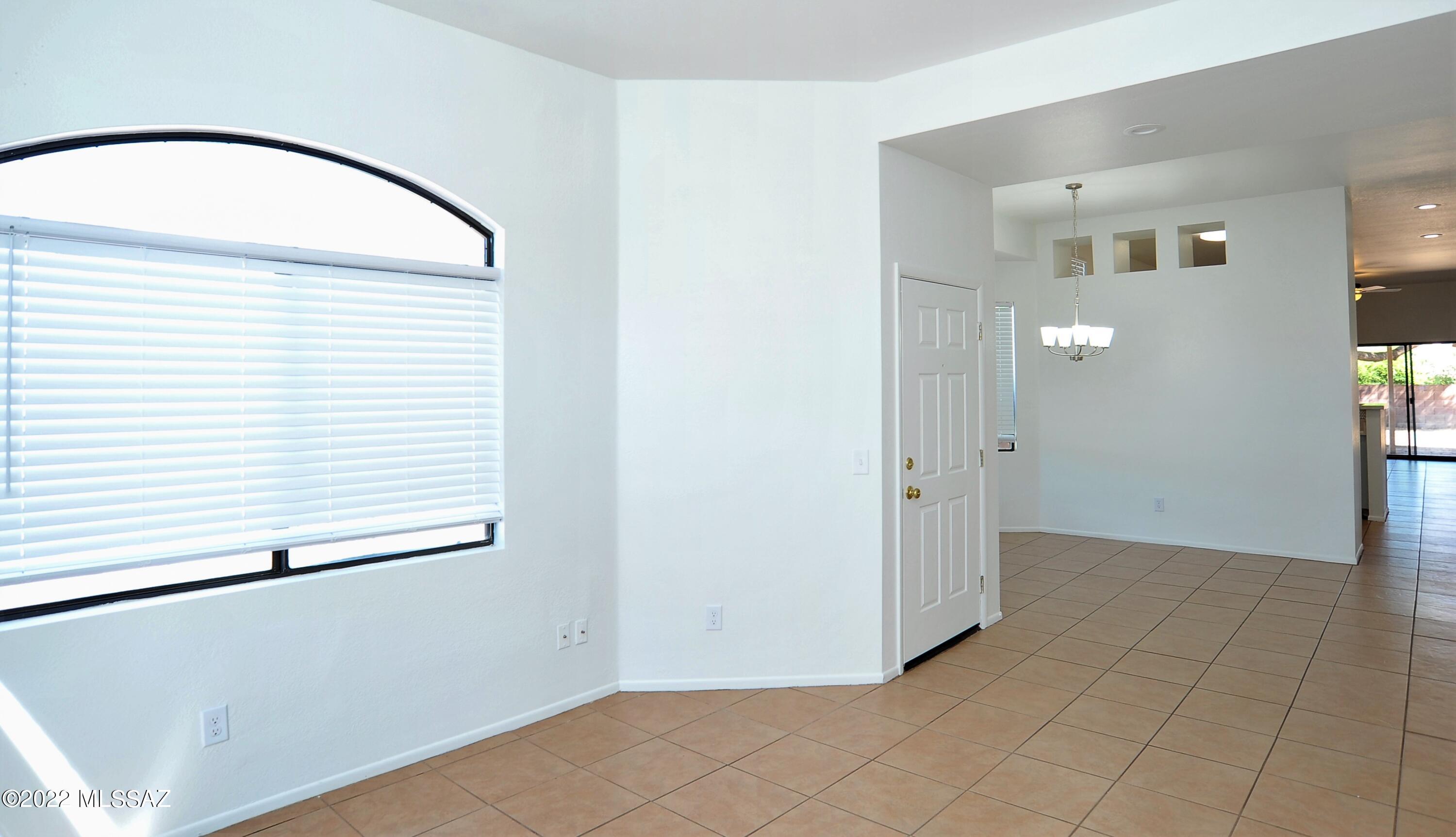 Hacienda Del Oro (1-879) - Residential Lease