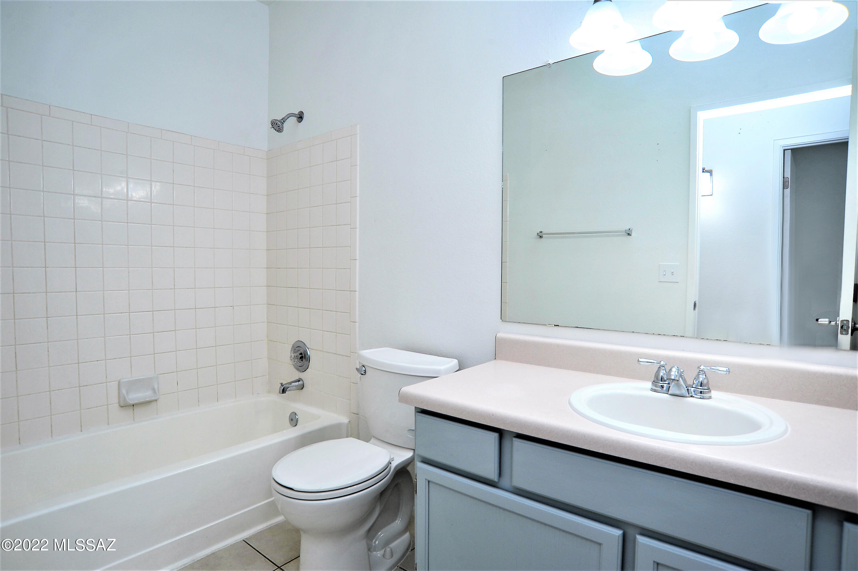 Hacienda Del Oro (1-879) - Residential Lease