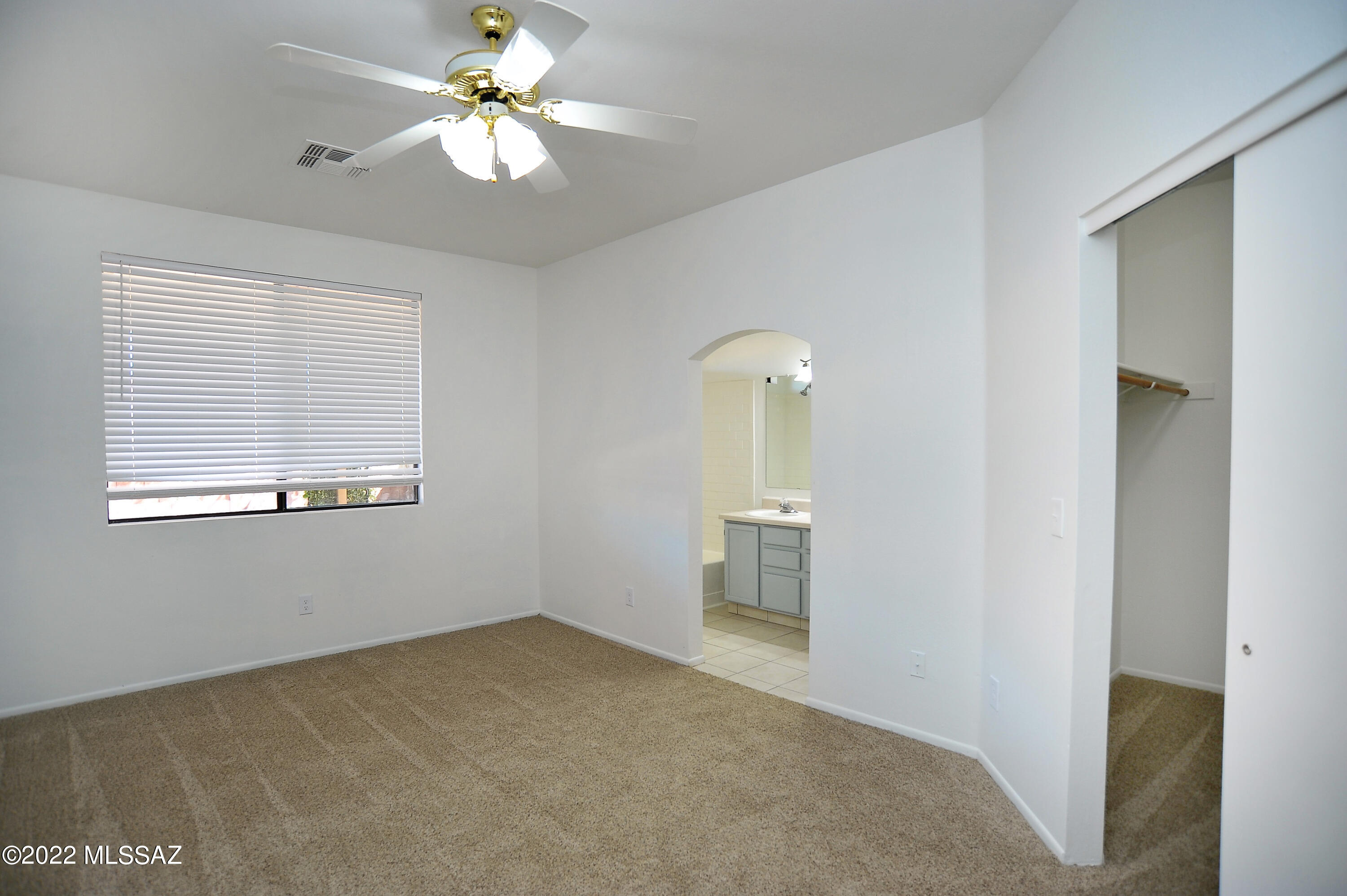 Hacienda Del Oro (1-879) - Residential Lease