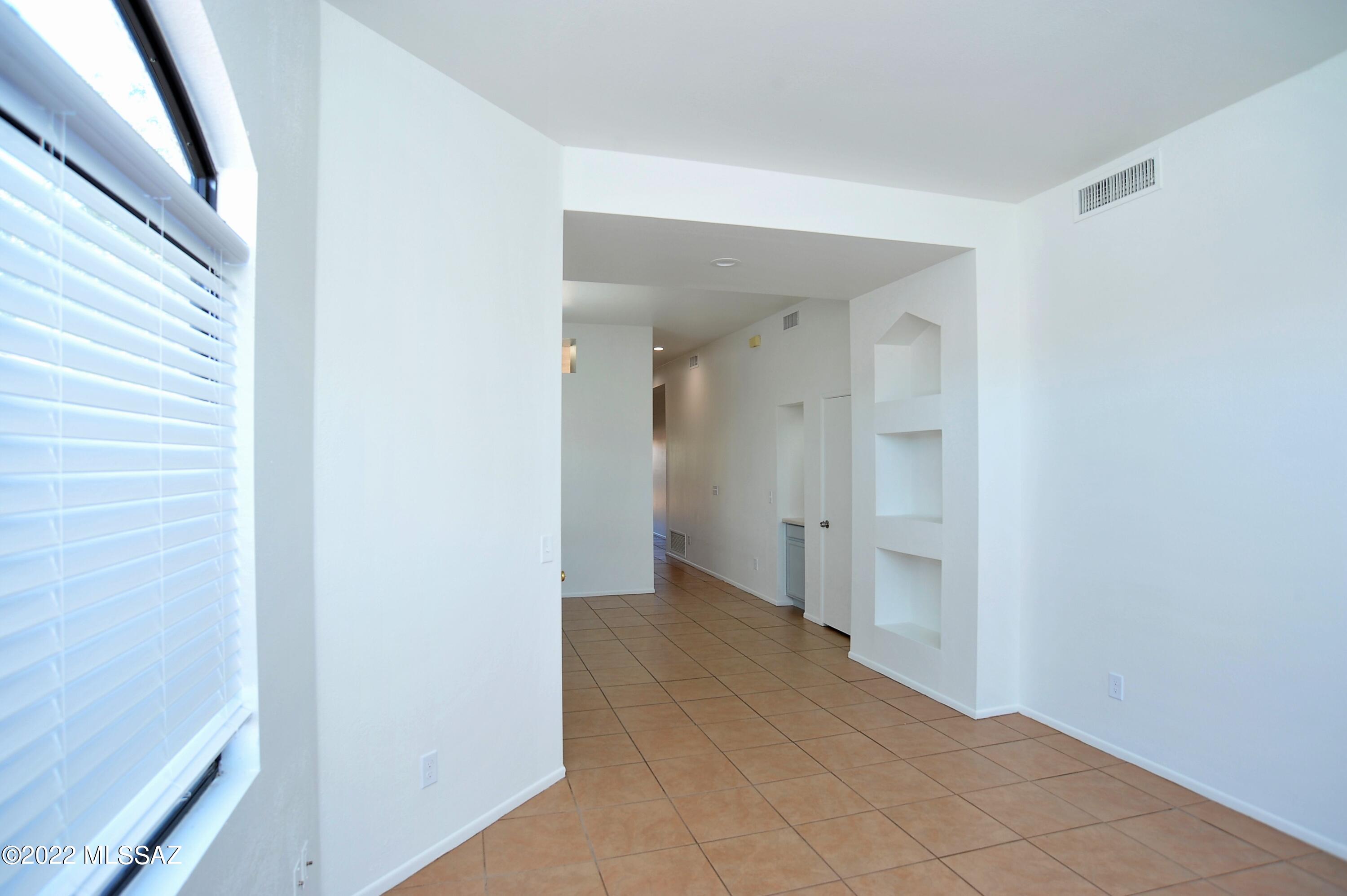 Hacienda Del Oro (1-879) - Residential Lease