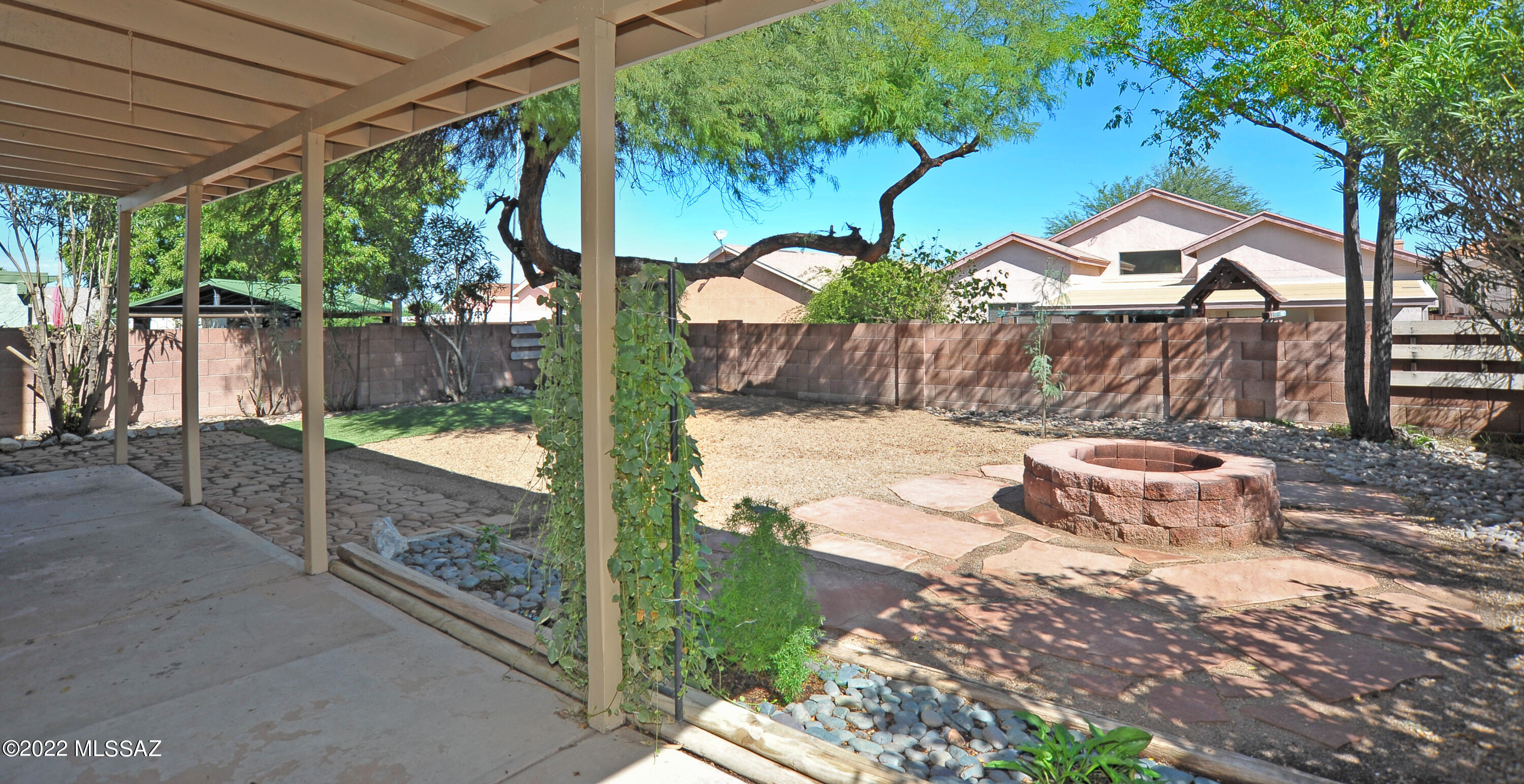 Hacienda Del Oro (1-879) - Residential Lease