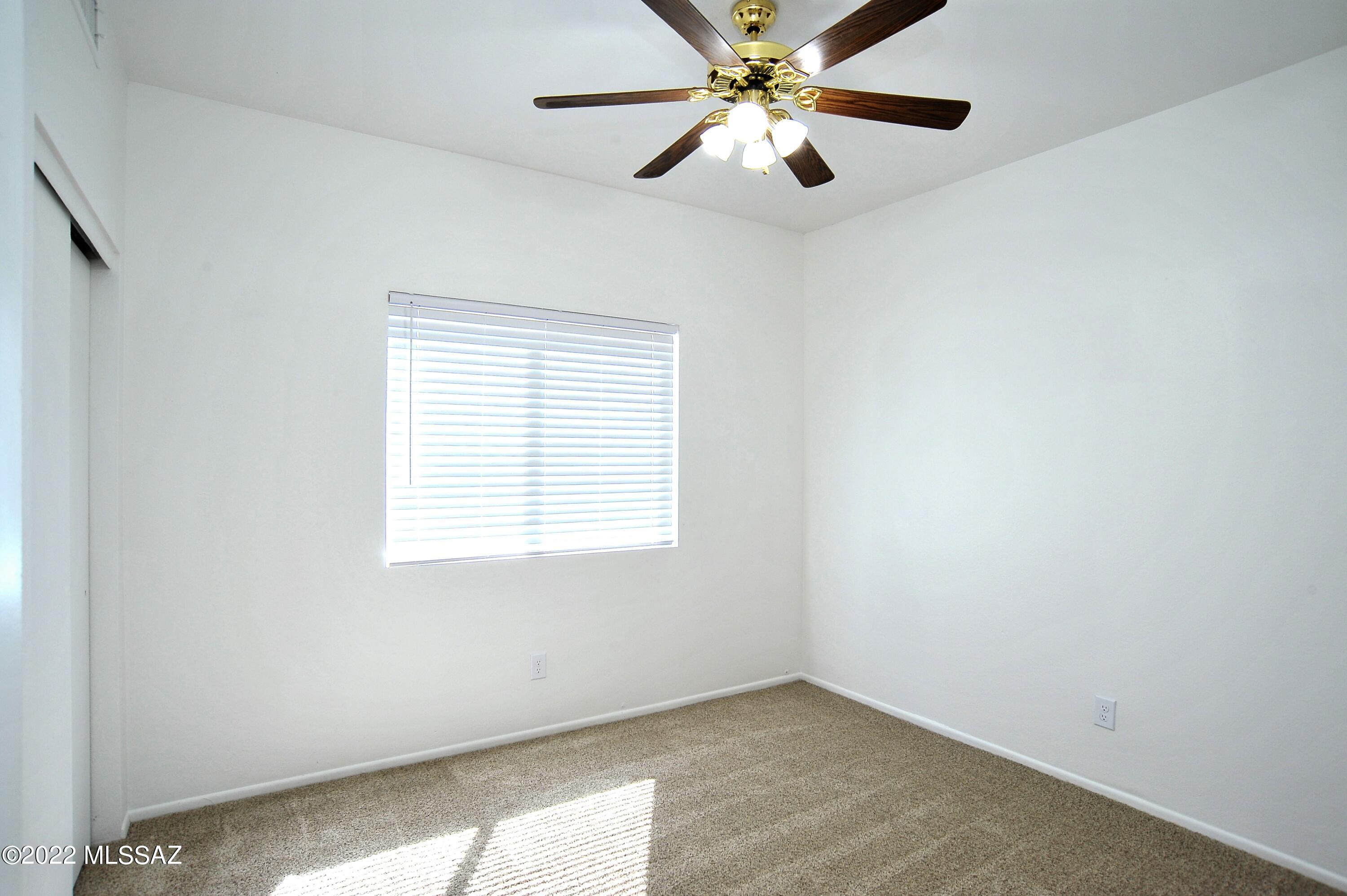 Hacienda Del Oro (1-879) - Residential Lease