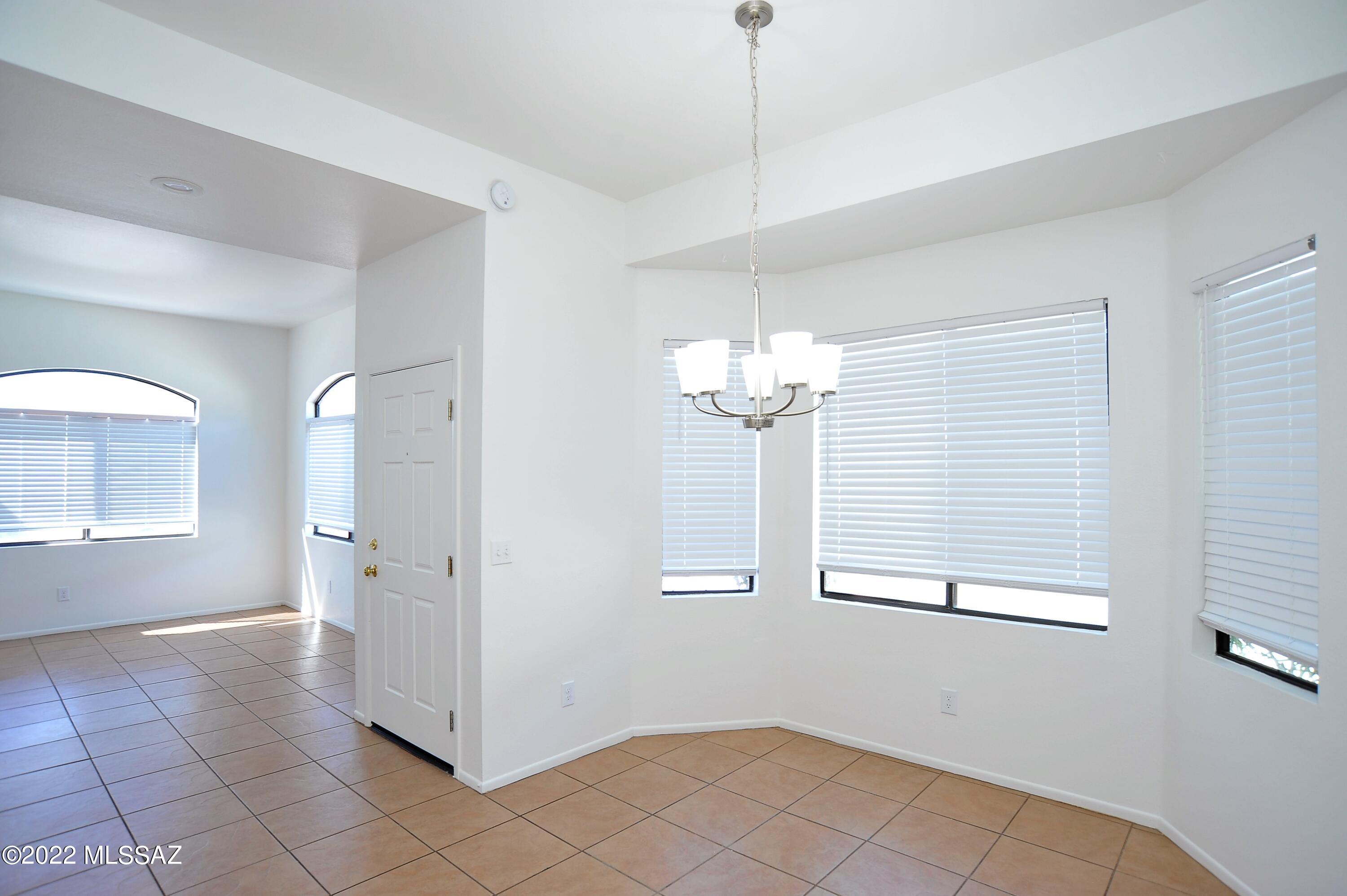 Hacienda Del Oro (1-879) - Residential Lease