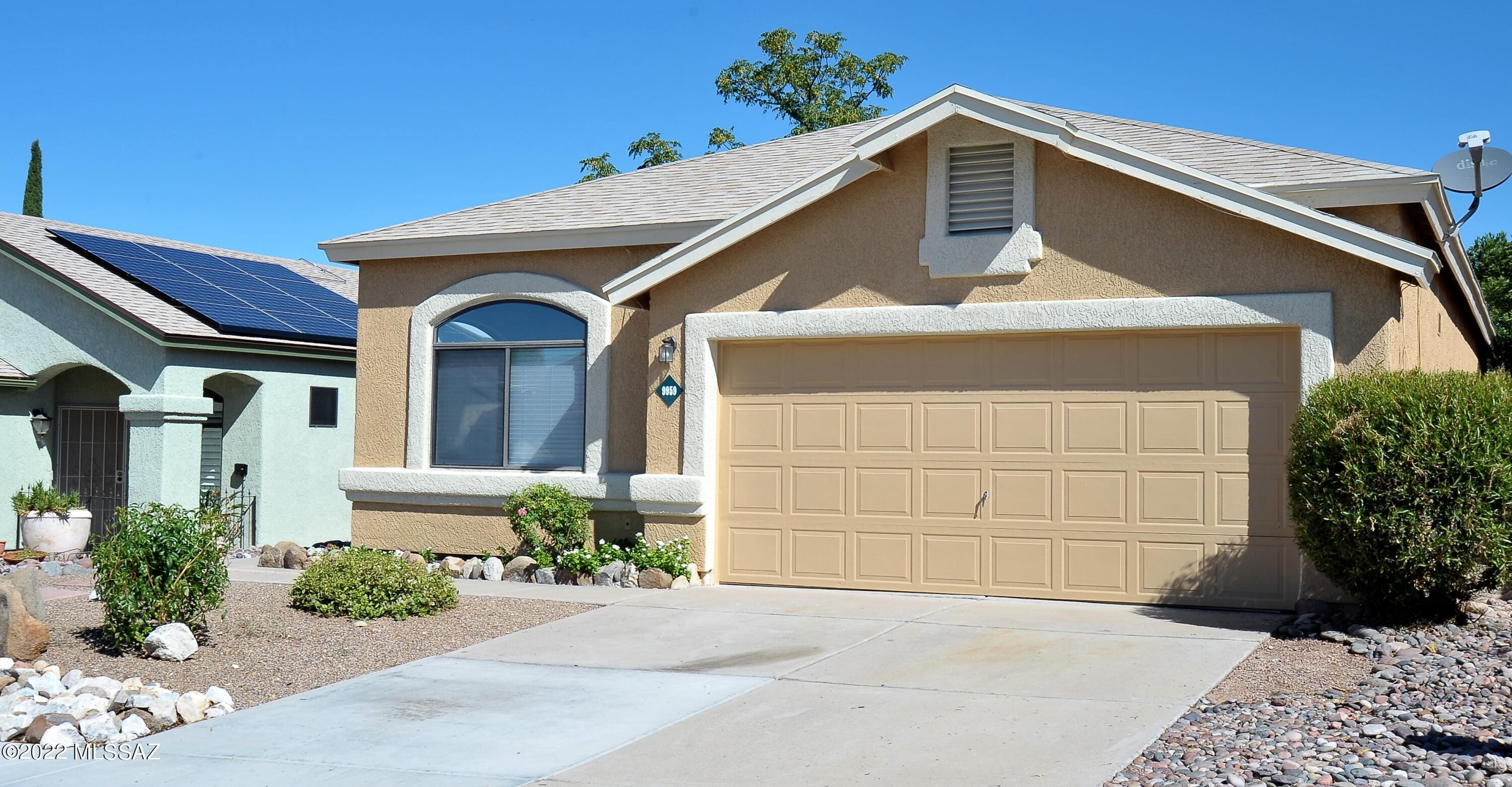Hacienda Del Oro (1-879) - Residential Lease
