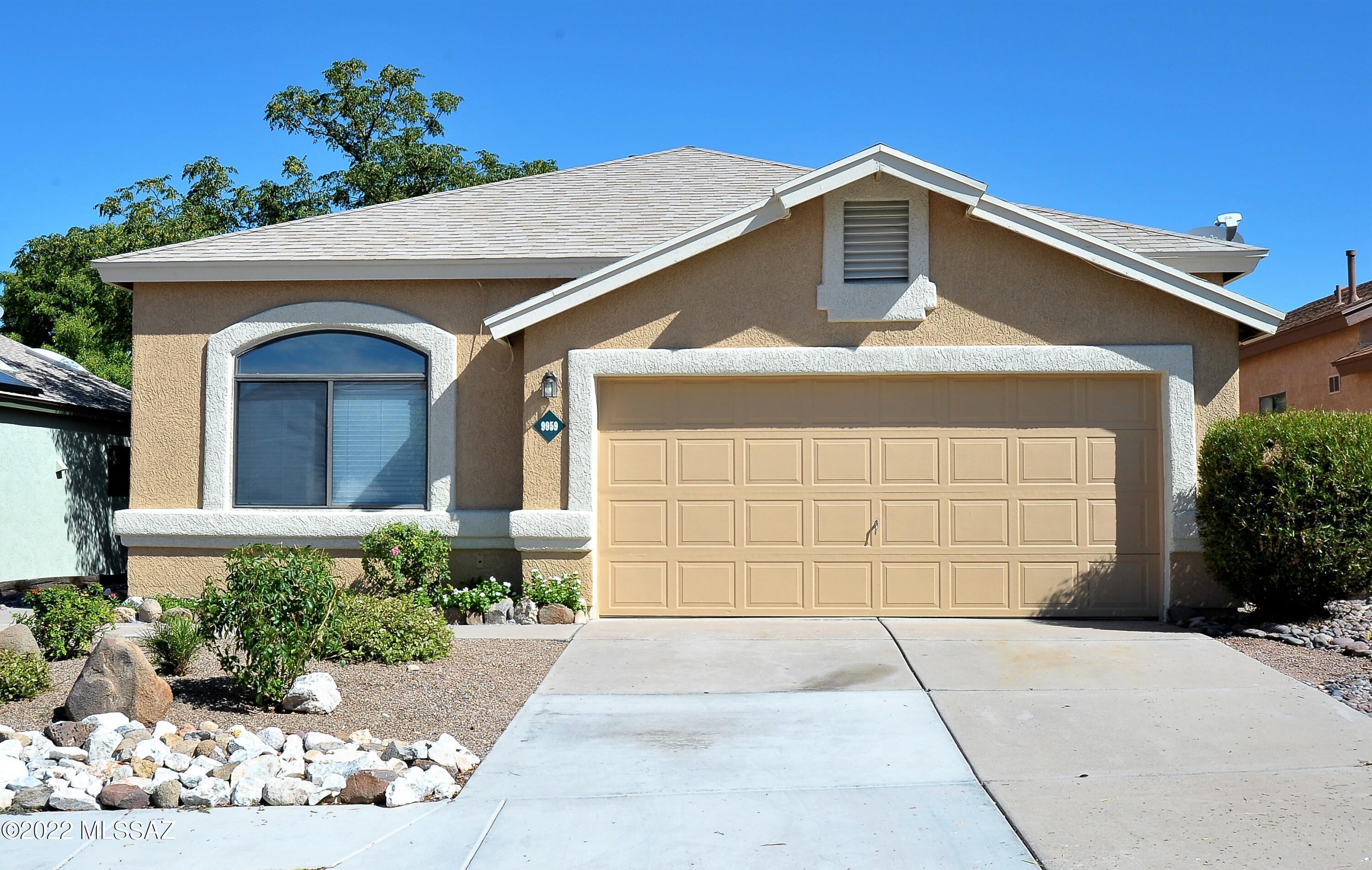 Hacienda Del Oro (1-879) - Residential Lease