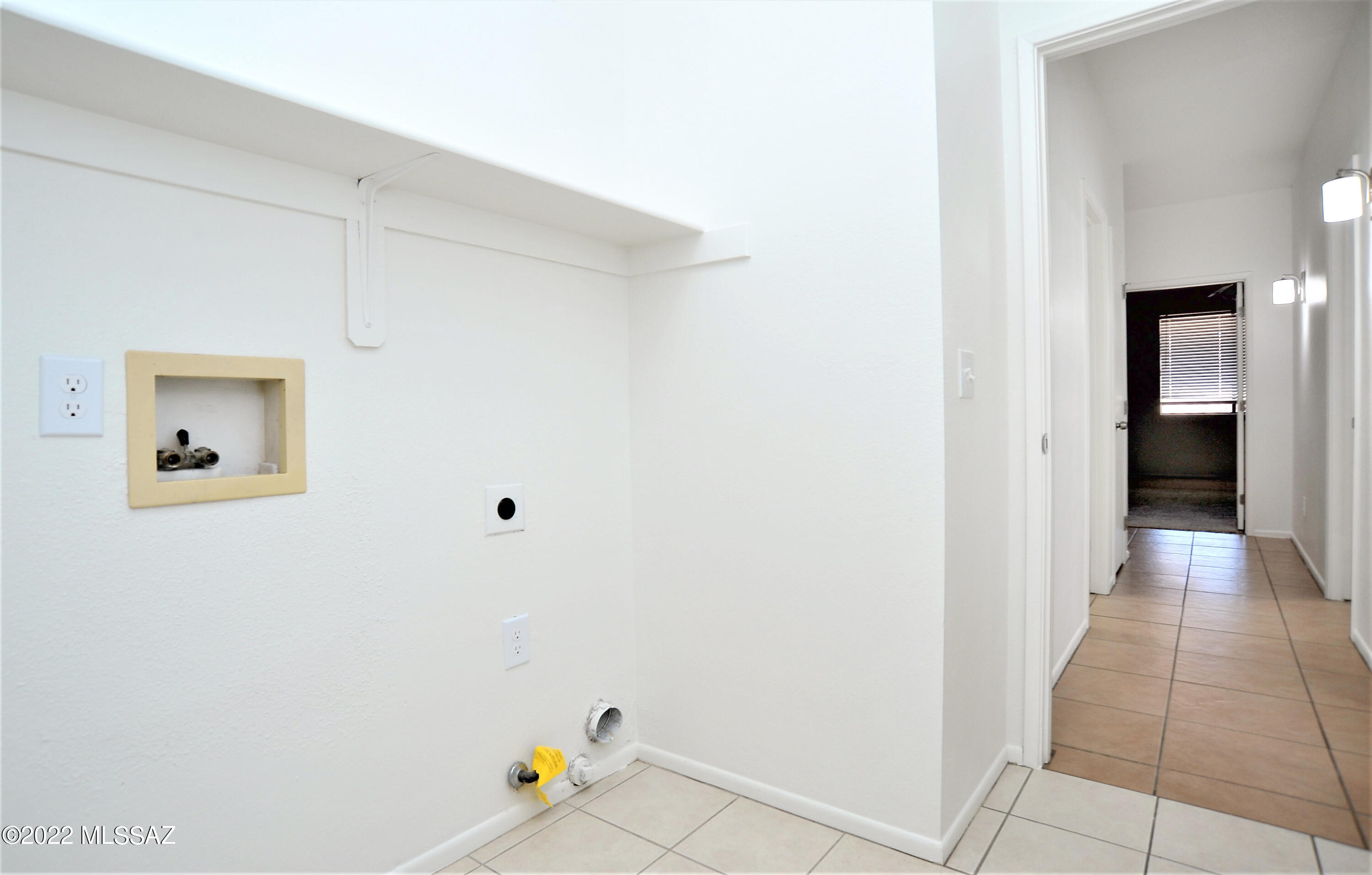 Hacienda Del Oro (1-879) - Residential Lease