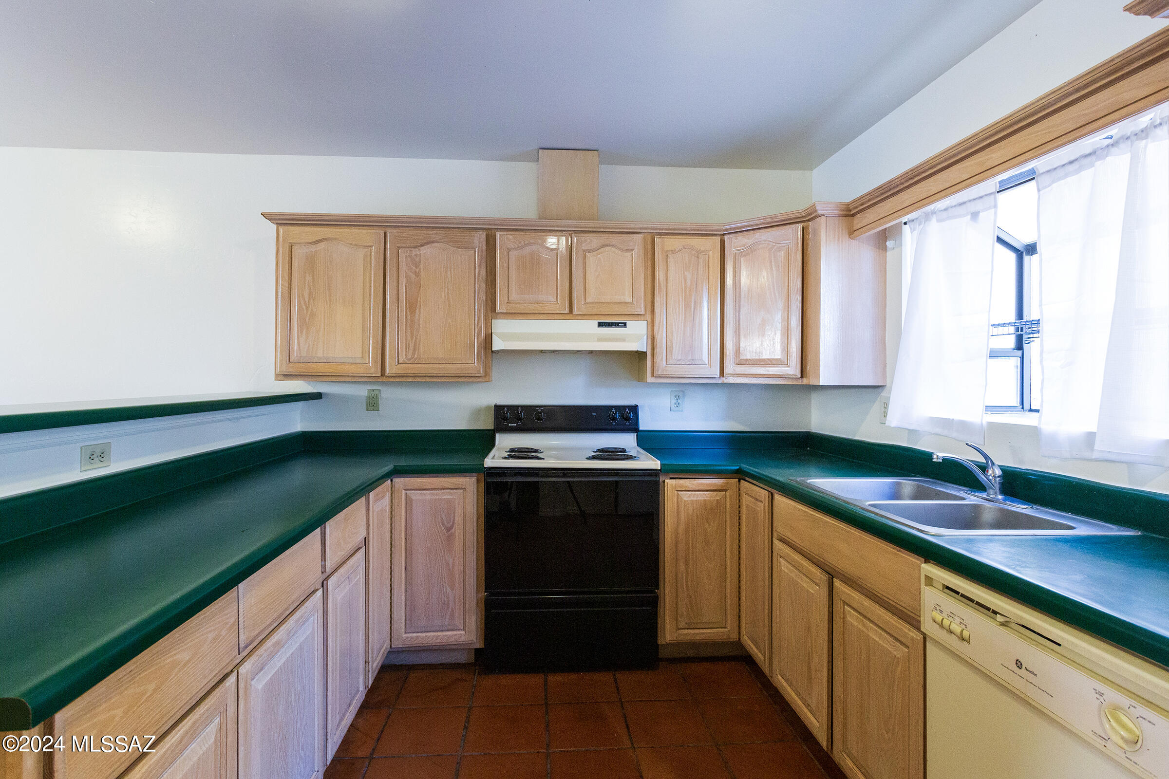 Rolling Hills - Residential Lease