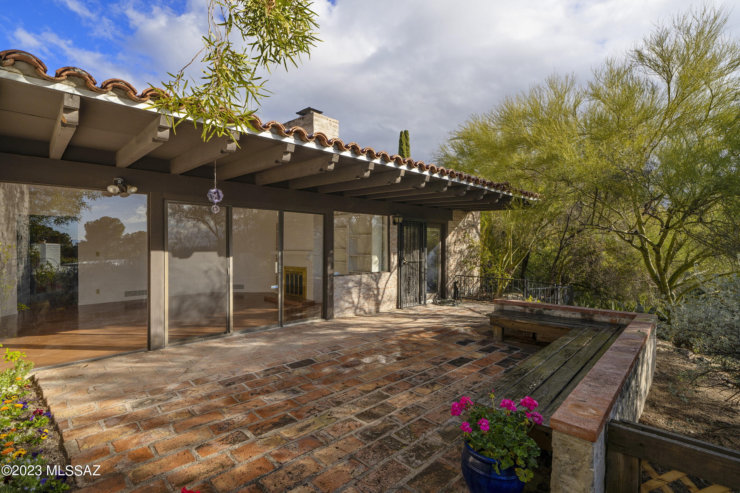 Seller shall entertain offers between $425,000 -$450,000. Rarely on market - & one of only 16 townhomes, this special home is tucked away in a desert oasis yet walking distance to La Encantada & restaurants. The only townhome in the subdivision with a garage & carport sitting at the end of a cul de sac!  City lights from the back patio/great room.  Mountain views from front drive. Charming, full of character & architecture. Colored concrete (Rogo's) floors.  Fresh interior paint, galley kitchen w/gas range, new refrigerator & dishwasher.  Washer/Dryer included. Delightful front courtyard & TWO back patios - & just a very short walk to the community pool!!  2 bedrooms/2 baths plus a flex room that could be a den, office or exercise room. Paid off solar heats water only. Check out attached Floor Plan. Less than 3 miles to ''The Loop'' multi-use path & excellent hiking trails.  Posada Real was designed by architect Juan Worner Baz. In 1959 Tucson land developers John and Helen Murphy selected a successor to Josias Joesler who had passed away in 1956. HOA pays for community pool, landscaping, personal structural hazard insurance, garbage, water & sewer service.