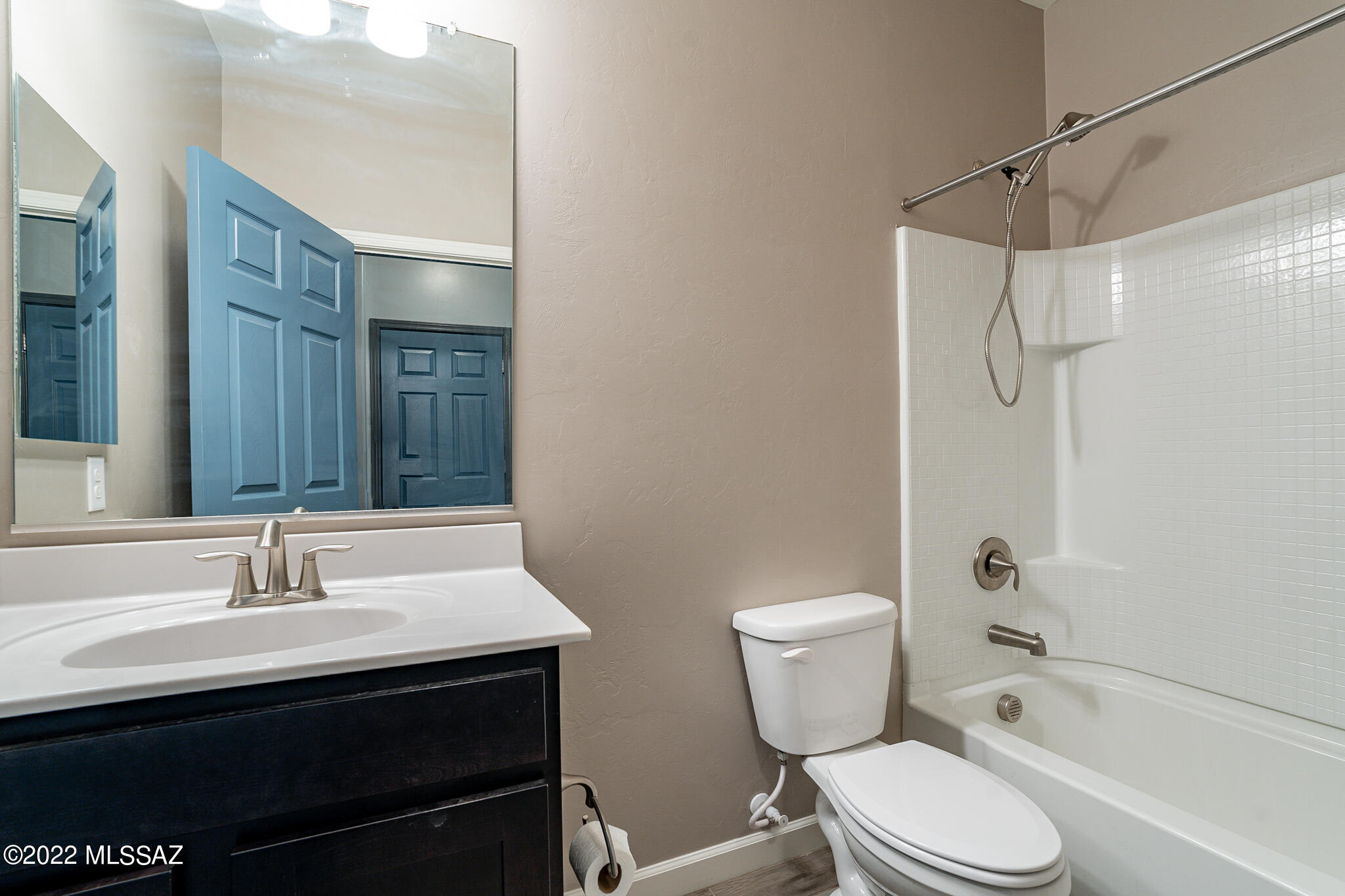 Vista Del Lago Norte SQ20140780198 - Residential