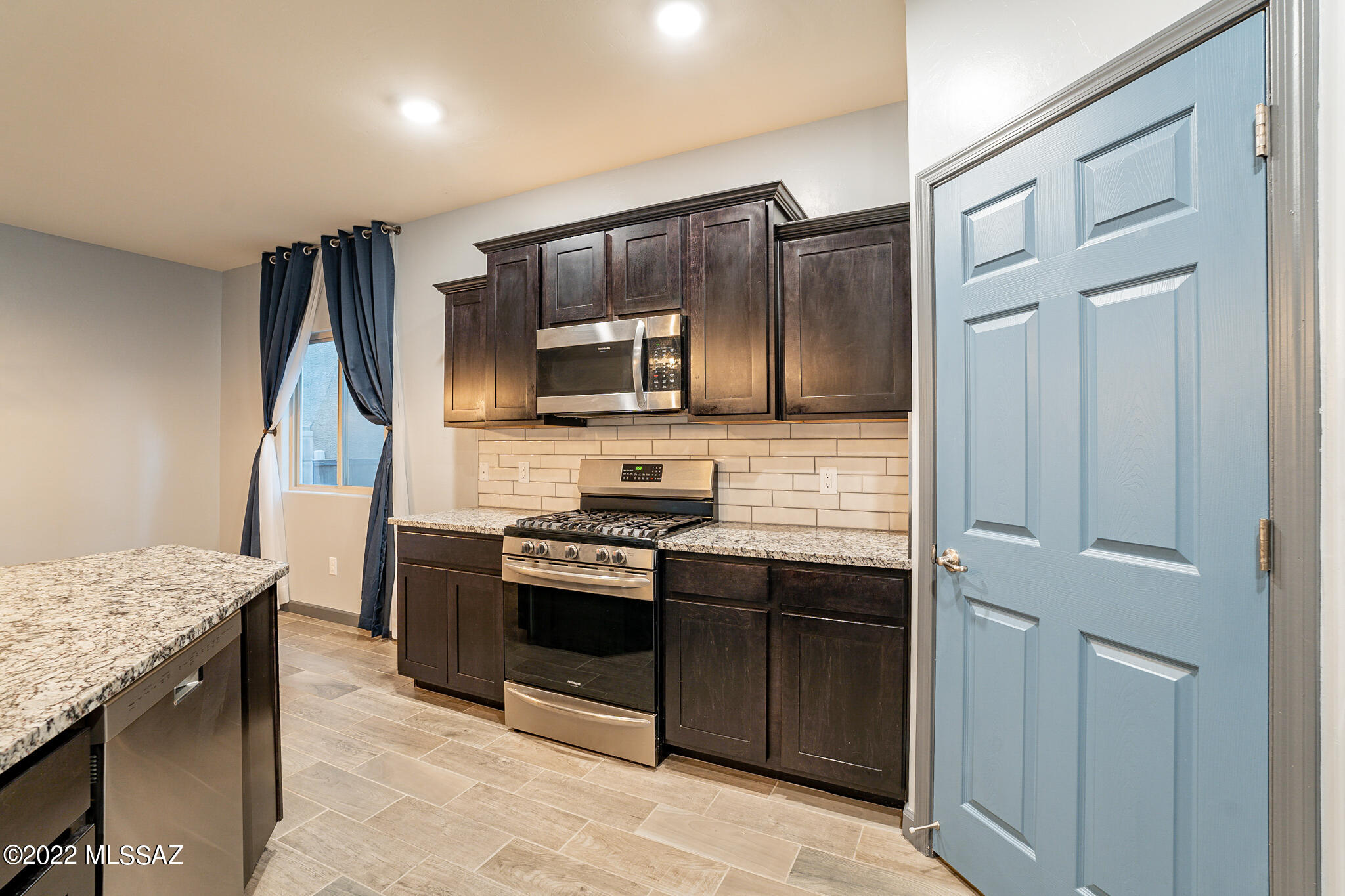 Vista Del Lago Norte SQ20140780198 - Residential