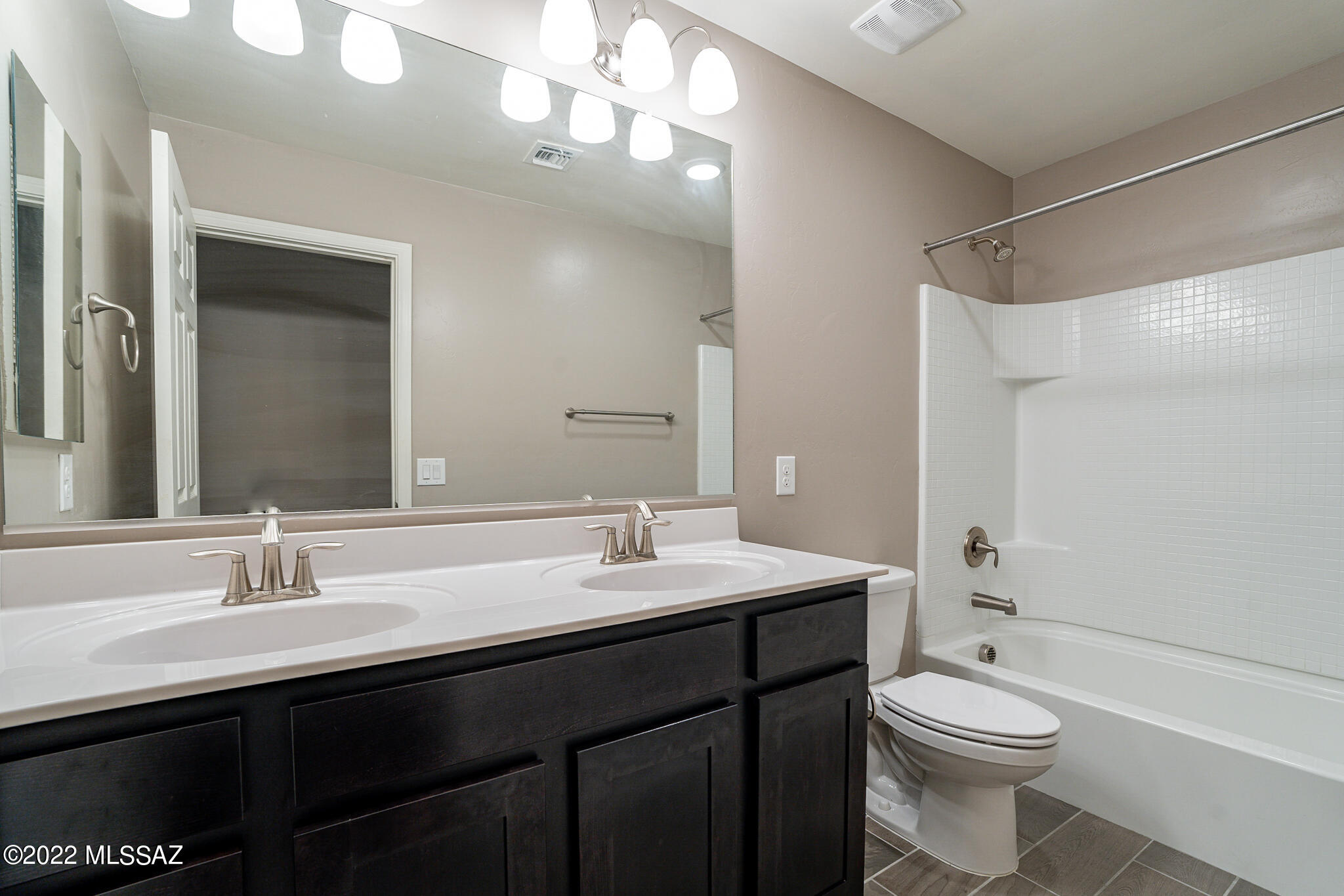 Vista Del Lago Norte SQ20140780198 - Residential