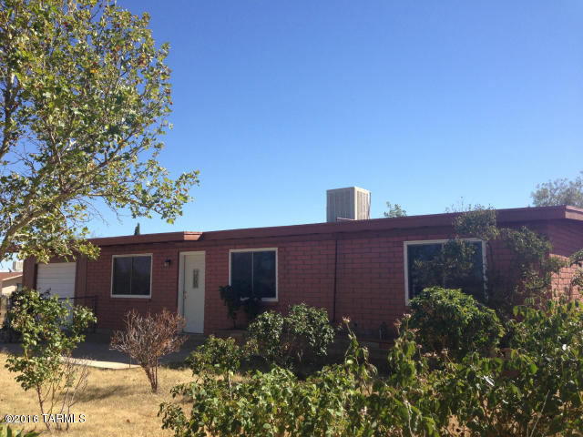 0% Down Payment with USDA Financing Available! WOW!!! This home is priced to sell quick!!! On .61 AC and recently remodeled kitchen,
baths, tile flooring, carpet, newer roof, freshly repainted interior MOVE IN READY! Owner would consider an owner carry! MUST SEE HOME!
