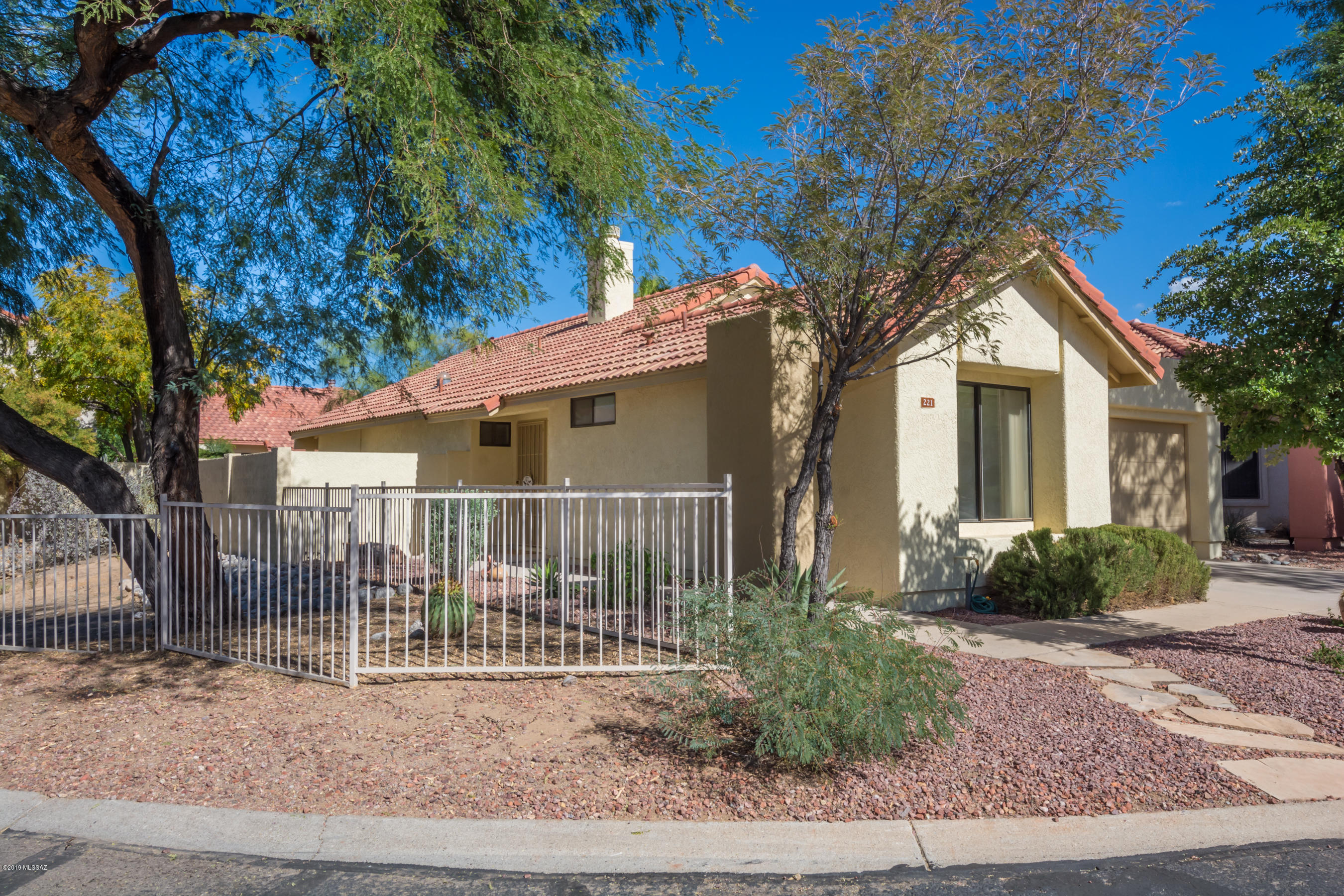 Desirable Villa Balboa Gem on 1 of the Best Lots in the Community! Premium Lot at end of Cul-de-sac borders Common area on 2 sides for Ultimate Privacy!  Great Oro Valley Community w/ Lamp-lined Streets is just minutes to everything yet Privately tucked away! Spacious 2B/2B Home w/ Private yard, 2 side yards & Mountain View! Large Great Room w/ FP! Very Light & Bright throughout! Spacious Master Retreat w/ Lrg W/I Closet, Dual Lavs & Slider that leads to relaxing big covered Patio! High Soaring Ceilings! Meticulously Maintained! Many new Features including New Compressor, New Carpet in Bdrms & New Full Ext Paint! HOA covers Pool, Spa, Ramada, Front yard Landscaping & Garbage