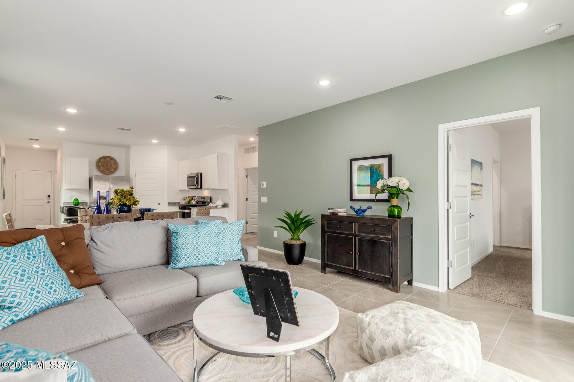 Saguaro Bloom SQ20180540069 - Residential