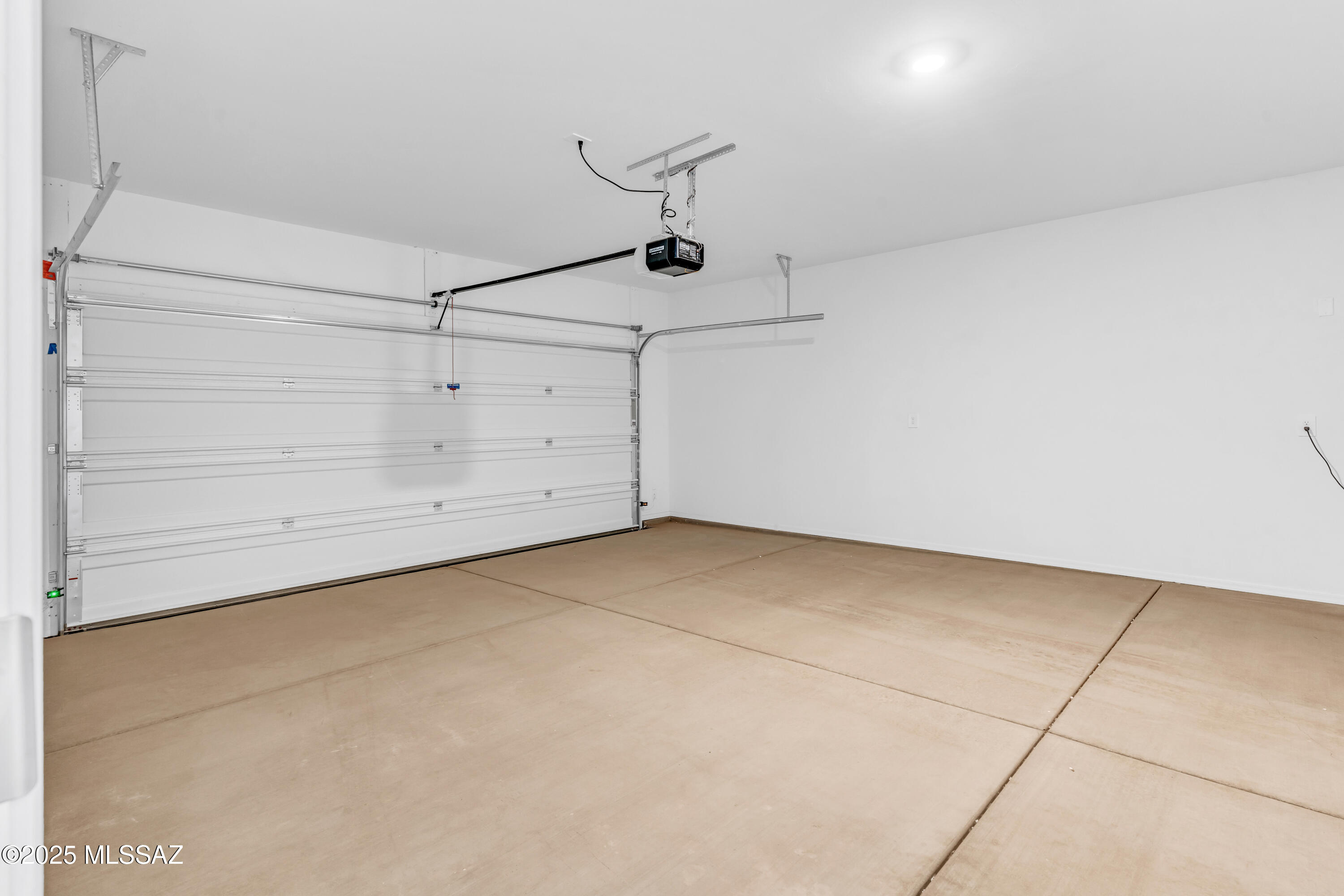 Saguaro Bloom SQ20180540069 - Residential