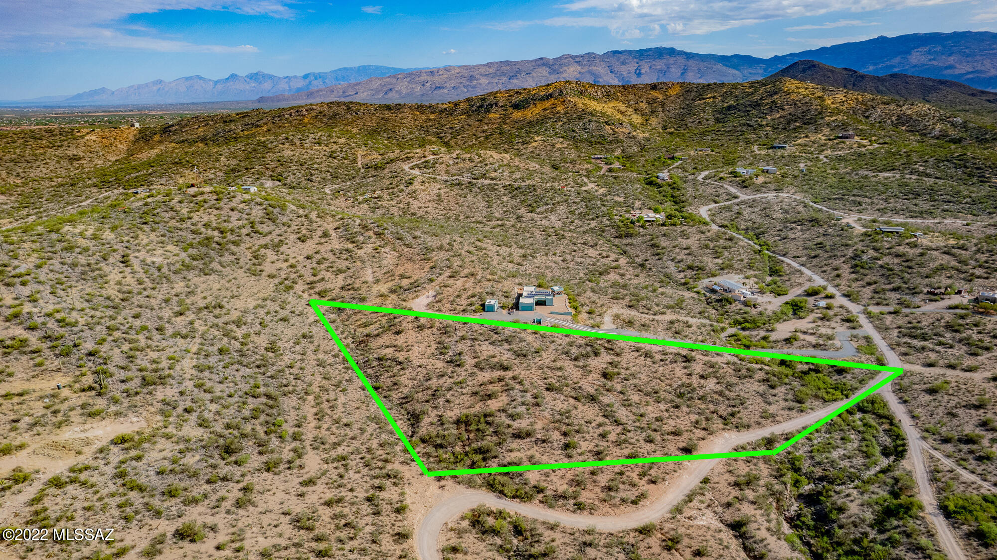 Million dollar views with an asking price that leaves room for the necessary site prep.  Peaceful country living in the quiet and beautiful Colossal Cave area, mixed with custom homes and manufactured.  4.13 Acres, 1/10th well share, electric/phone at the east corner and water only 100' beyond that in utility easement. Vail School District & No HOA!