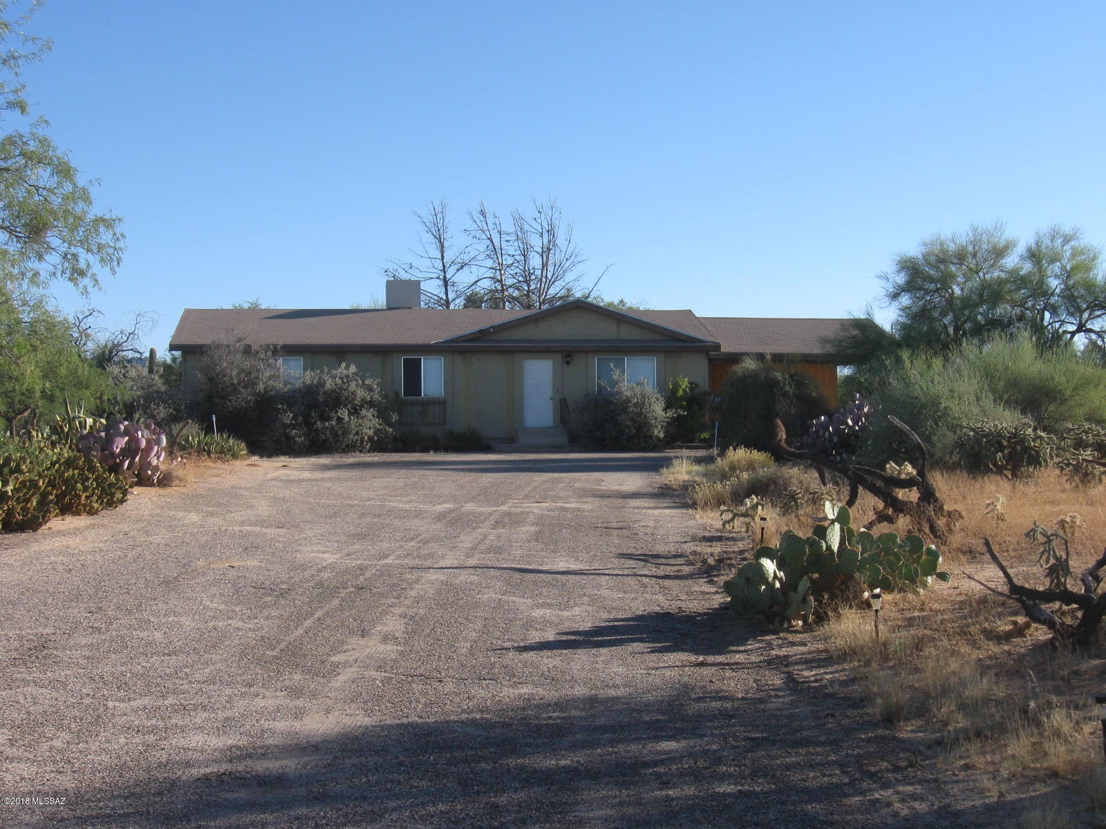 Estate Sale Single family residential home on 3.26 beautiful acres.  Paved road to a fenced property with great mountain views and gorgeous sunsets.  Plenty of mature trees and vegetation plus Saguaros.  Extra mobile home in back is not affixed and will need plenty of attention but could make a great guest house, office or storage.  Main house needs a lot of updating and work.  Price reflects condition. Needs heater, flooring, some fascia, paint and other cosmetics.  Great for a handy man or investor.  Going off the market soon so don't wait.  There is nothing like this for under 100k.
