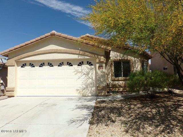 Remarkable home located in Vail's popular Rancho Del Lago community! Located in the award winning Vail School District!! Open floor plan! This 3 bedroom 2 bath home also includes a DEN/OFFICE! Elegant double doors lead into this extra room which is located off of the great room. Kitchen comes complete with all appliances and accommodating pantry. Split bedroom plan! Master bedroom includes large walk in closet. A garden tub and separate shower grace the master bathroom. Laundry room comes complete with washer and dryer. Two car garage. Covered back patio for easy outdoor entertaining. Pet friendly upon owner approval. Please call to schedule a viewing at this stunning home!