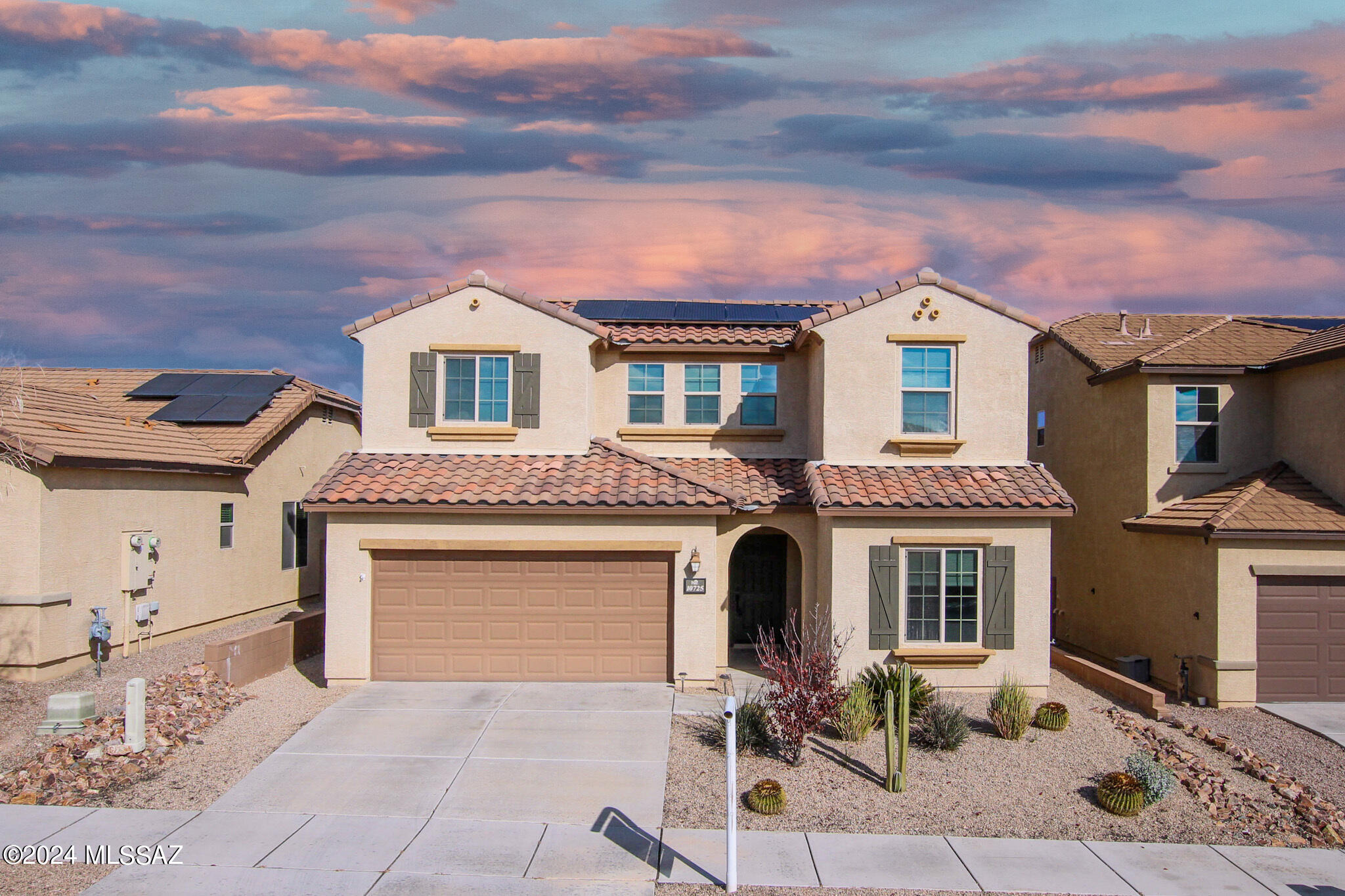 Charming home located in the Excellent A+ Vail School District. Only a short walk to the Senita Valley Elementary and Rincon Vista Middle School.  This well maintained home features 3 bedrooms plus a den/bonus room and loft, 2.5 baths. Enjoy this spacious open floor plan, high ceilings, with stainless steel  appliances, plenty of cabinet space and a huge walk-in pantry. Parks and pool are within walking distance.  Close to shops, restaurants and hospital. This home is ready for its new owners. Welcome home!