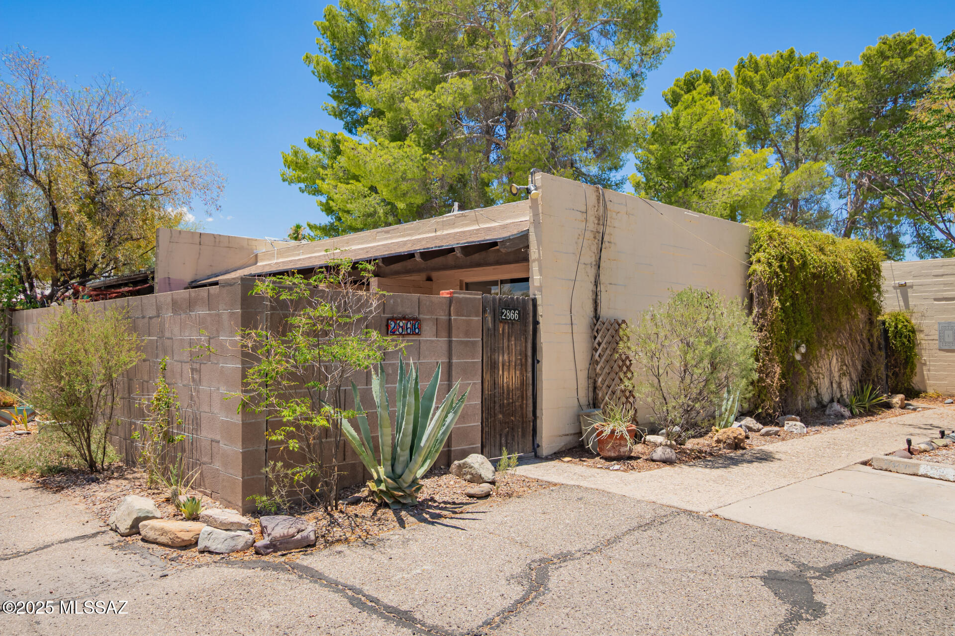 This inviting single-story townhome in San Francisco Square is located in the historic Old Fort Lowell neighborhood. With tile flooring, recessed lighting, ceiling fans, and a neutral palette, this home offers a bright and open living space. The living and dining areas flow seamlessly to a private patio and charming courtyard. The kitchen features built-in appliances, tile countertops, and plenty of storage. Both spacious bedrooms include large closets, and a washer and dryer are conveniently included. Enjoy the benefits of the Old Fort Lowell Live-At-Home program, plus being within walking distance of Fort Lowell Park, the museum, and Whitmore Elementary. A great home in a prime location!
