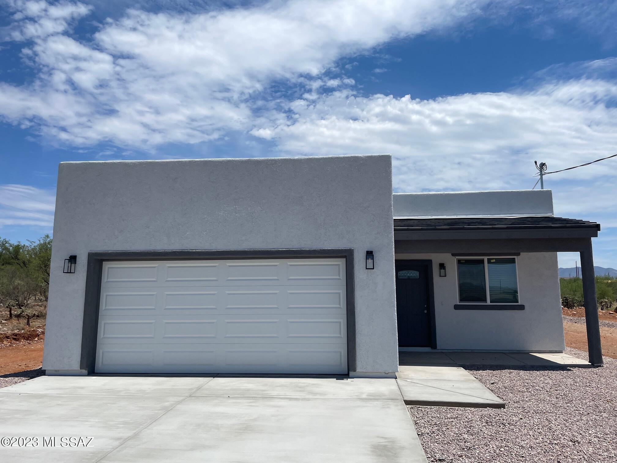 NEW CONSTRUCTION, 9' CEILINGS, STAINLESS STEEL APPLIANCES, WINDOW BLINDS ALREADY INSTALLED, COVERED PATIOS FRONT & REAR. OWNER/AGENT