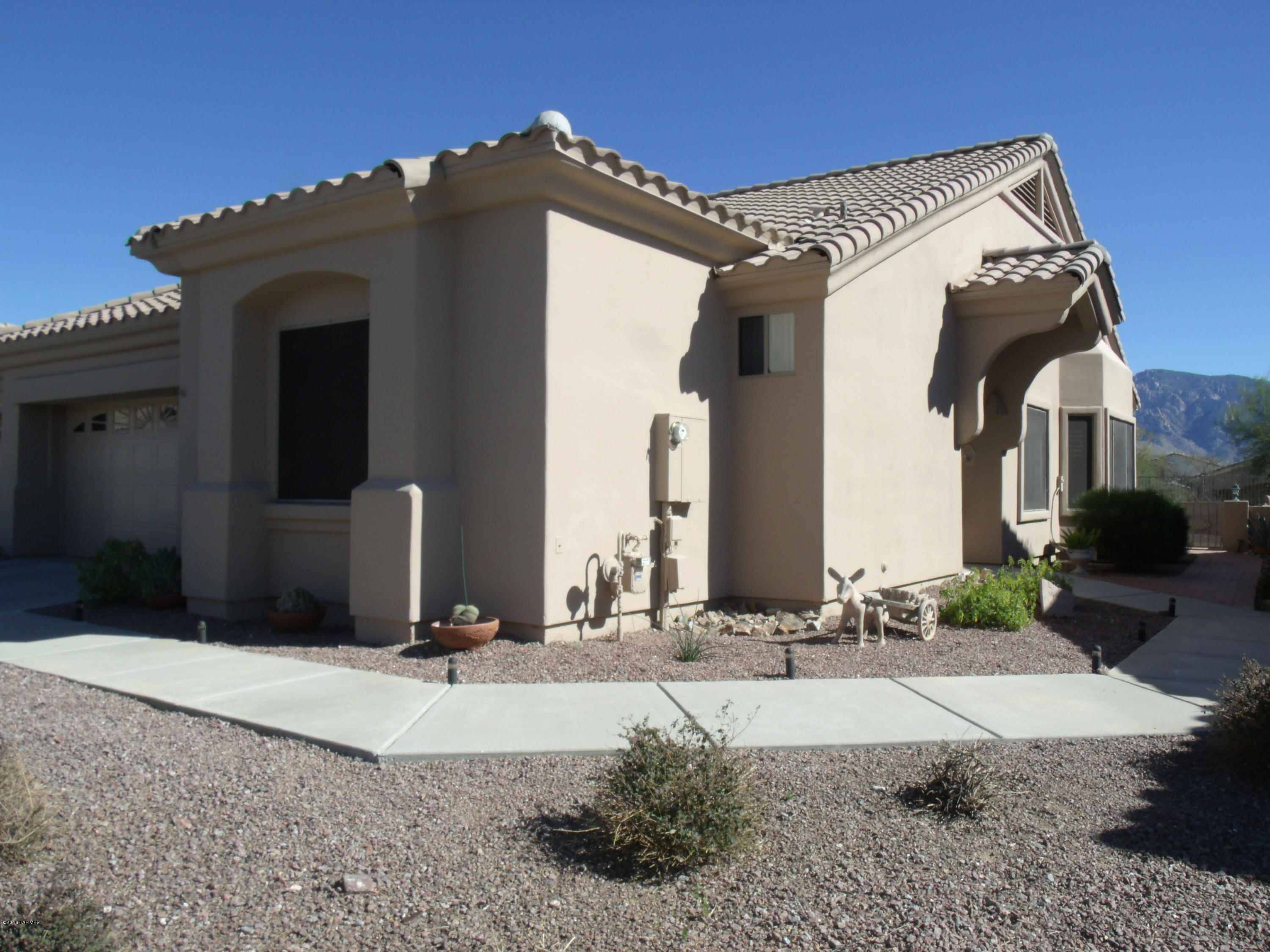 Prime location Chula Vista Patio home in a gated age restricted community in Oro Valley. 1593 sq ft, 2 bd / 2 ba + den, plantation shutters, 40'' cabinets in kitchen, ceiling fans, all appliances, bay windows, built in buffet in dining area, sun screens on all windows, power awing, SE facing covered patio with great mountain views. Garage floor is epoxied, Laundry in garage with laundry room used for crafts. Hoa includes water, garbage, sewer, outside pest control, front and backyard maint.,termite control, roof maint., outside paint, clubhouse and insurance. Clubhouse has 2 pools , spa, exercise room, library, billiard room, card room, media room, crafts room, and multi purpose room for parties and dances.