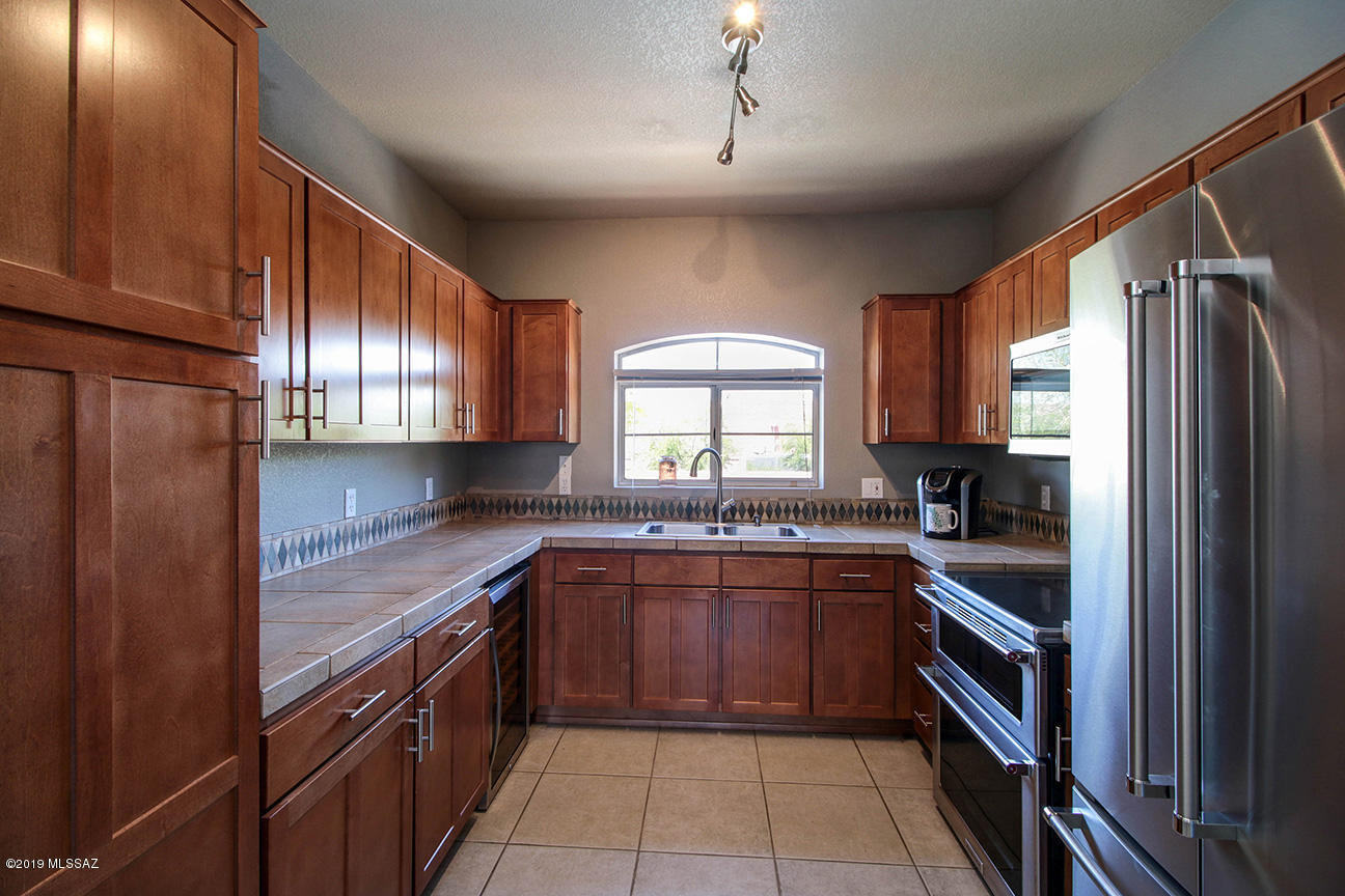 Pinnacle Canyon Condominium - Residential