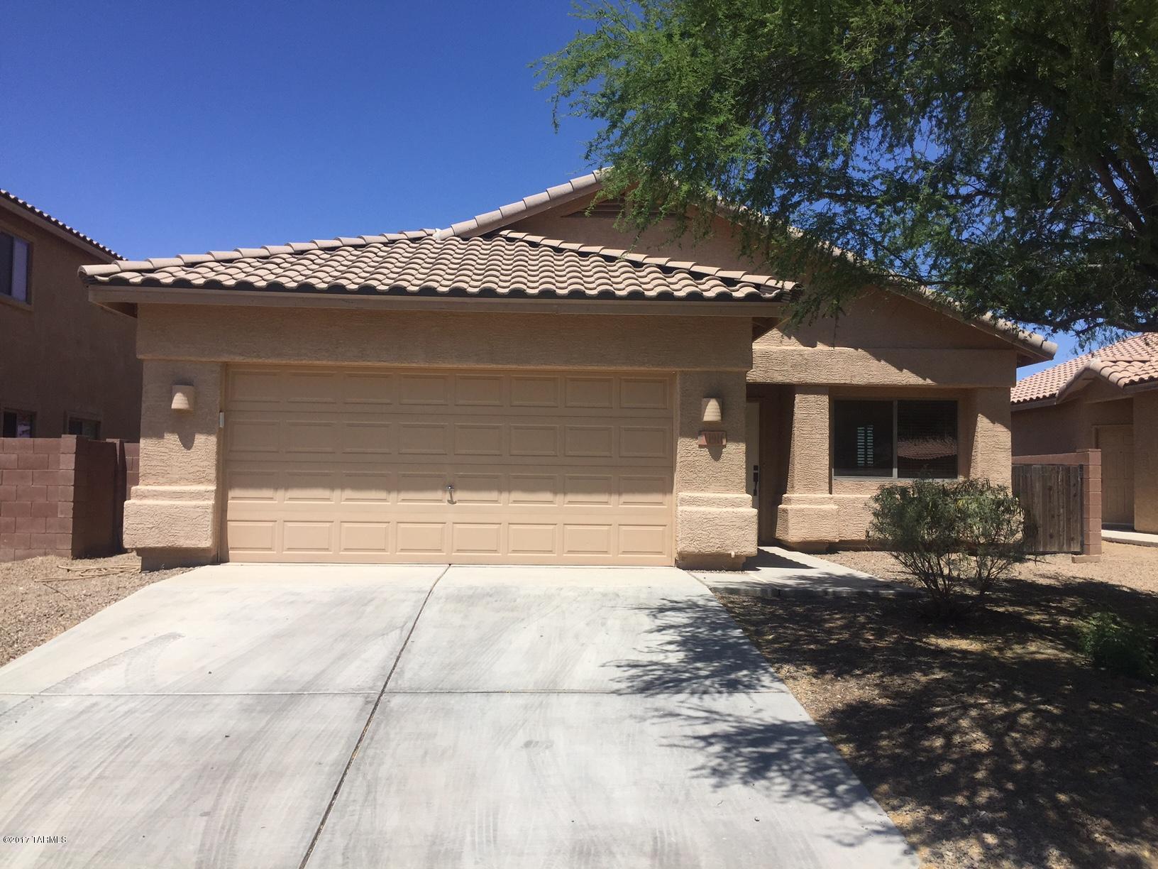This is a lovely, well-kept 4 BR / 2 BA gem that is move-in ready!  Open floor plan with great room and formal dining area.  New carpet and offset 16in custom tile is perfect for entertaining. Larger back yard ready for a pool or trampoline.