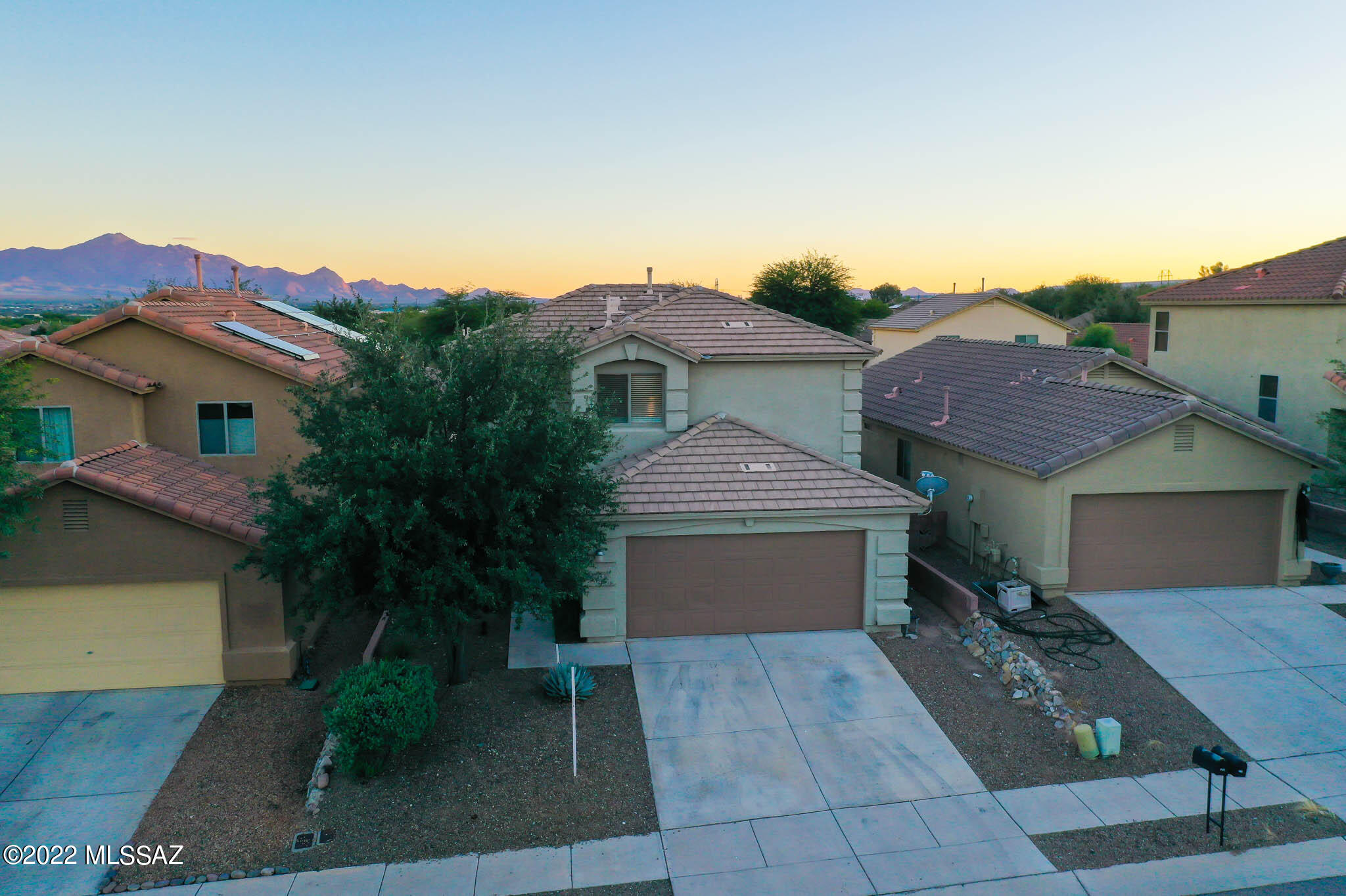 This Sahuarita/Green Valley home for sale has room for the whole family with 4 bedrooms and 2 1/2 baths. 

Beautiful security screen door at front entry leads to the generous living room. Breakfast bar separates the dining area from the kitchen. A handy powder room is located downstairs as well. 

Covered patio and low maintenance landscaping out back. All four bedrooms are located upstairs. Fresh paint in 3 bedrooms and upstairs hall.

This Los Arroyos home is close to a neighborhood park, shopping, banking, and restaurants. With easy freeway access, this is a great home for those who need to commute for work or for popping into Tucson for additional entertainment, shopping, and culture.