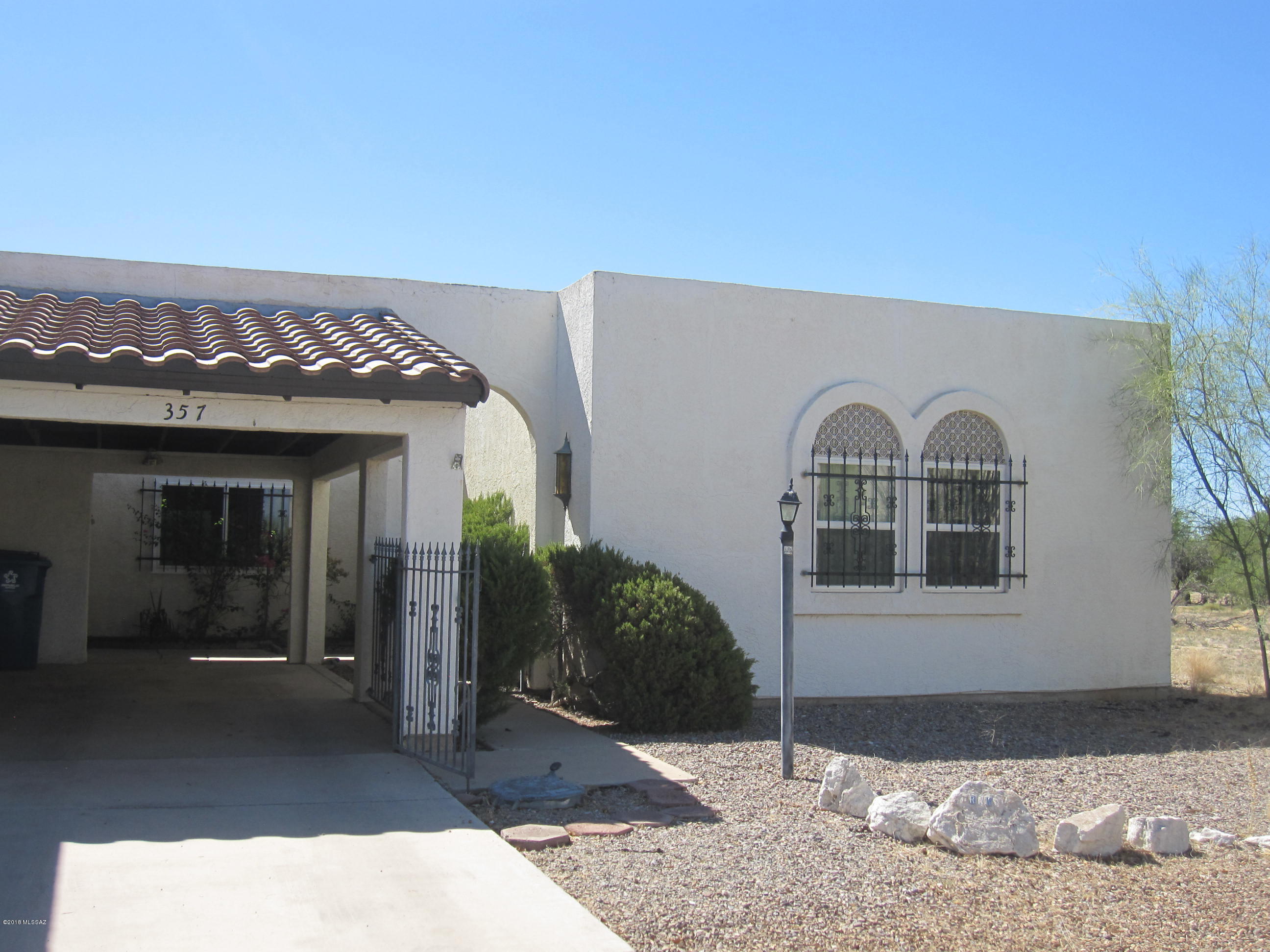 SPACIOUS END UNIT TOWNHOME TUCKED AWAY ON A CUL-DE-SAC PROVIDES LOTS OF PRIVACY AND OPEN SPACE.  HUGE EXPANSE OF DESERT COMMON AREA BORDERS REAR AND SIDE YARDS!  OPEN VIEWS FROM KITCHEN, DINING AND LAUNDRY ROOM.  MOUNTAIN VIEWS TO THE EAST.  GRACIOUS-SIZED BEDROOMS AND SO MANY CLOSETS... STORAGE ROOMS...YOU'LL NEVER RUN OUT OF SPACE!!  KITCHEN IS LIGHT AND BRIGHT --BOTH A SKYLIGHT AND A WINDOW.  KITCHEN PASS-THROUGH TO DINING AREA PART OF THE LARGE GREATROOM!  DRAWERS HAVE PULL-OUTS!  HUGE LAUNDRY ROOM WITH CUPBOARDS ABOVE THE WASHER AND DRYER PLUS ROOM FOR ANOTHER REFRIGERATOR OR A STAND-ALONE FREEZER!  SCREENED AZ ROOM/PORCH LEADS TO LOVELY BACKYARD PATIO WITH BRICK PAVERS AND VIEWS TO THE LUSH DESERT BEYOND.  CARPORT TILE ROOF UNDER WARRANTY. HURRY HOME AND LISTEN TO THE BIRDS!!