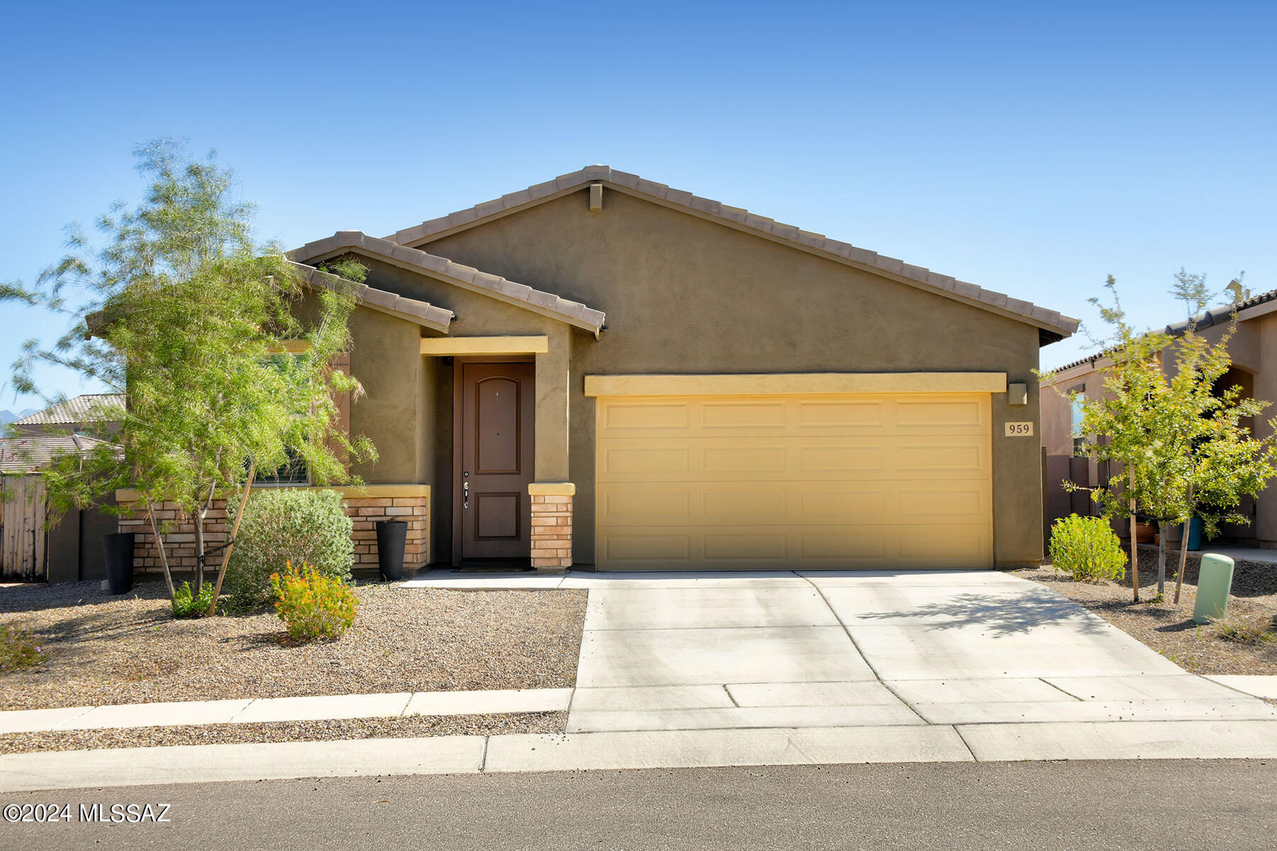 CORNER LOT W/VIEWS...Fabulous 4bd/3ba PLUS Bonus Rm. located in the award winning Rancho Sahuarita Master Planned Community!  This Gem is beautifully appointed with Shaker Cabs, Granite Countertops, SS Appliances, Ceramic Tile in Main Living Areas/Carpet in bedrooms, Blinds on every window/door and much more! For the garage enthusiast you'll find a work bench w/peg board, epoxy floors and roof rack storage. After a long day retire to the backyard with plenty of room for entertaining, the kids activities or just enjoy the Magnificent Sunrise & Sunsets only found in the Desert!!  Welcome Home!!  NOTE: Curtains & TV Mounts do not convey however curtain rods can stay.