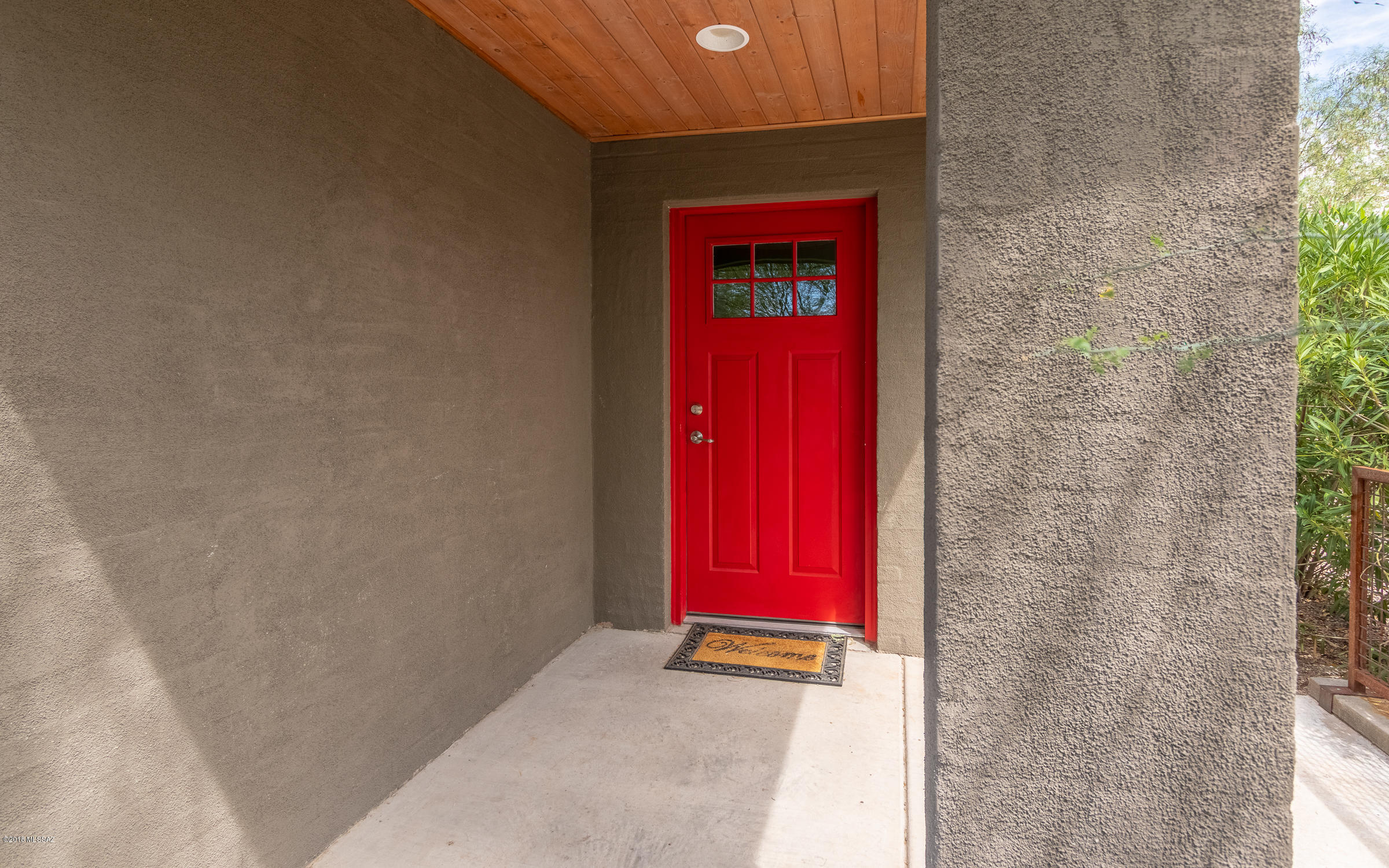 Come take a look at this modern contemporary home in the historic Iron Horse neighborhood. The clean open floor plan features 3 bedrooms, 2 full updated bathrooms, a great room that is perfect for entertaining and an updated kitchen. Spilt bedroom plan makes for great privacy and ideal if an investment property is a consideration. Iron Horse is noted as the ''most walkable in Tucson'' thanks to bike/walking paths, its proximity to cafes, restaurants, and shops on North Fourth Avenue and downtown, Enjoy a healthy mix of businesses, artists, short time students and long time residents. Home is located less than a mile from the UA. Another bonus - no permit needed for street parking!
 Perfect home for a small family, investment property for UA or folks that love all downtown has to offer!