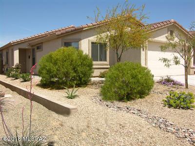 Home has open floor plan with Great Room, 3 bedrooms and 2 baths with 1538 Sq Ft, Extra 4th room or Den, Great for office or guest. Cover patio with built in Barbecue in back. Close to parks,walking paths,tennis and volleyball courts.