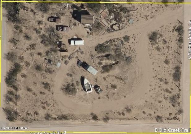1 acre corner lot with water!! This property features panoramic views with endless possibilities and no HOA! Build your dream home or set your mobile home here and watch Tucson's amazing sunsets:)