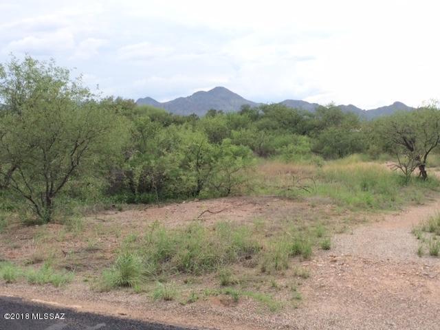 .48 acre Corner lot on Circulo de Prado. Level building site in a lovely neighborhood close to the Tubac Golf Resort and the town of Tubac.