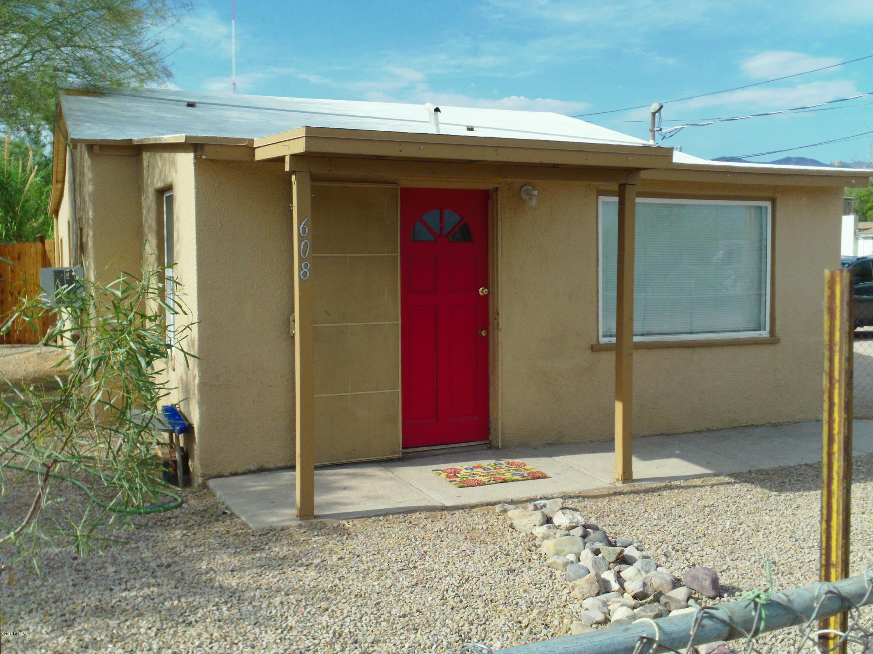 1950 Cottage Duplex, Front Unit ''A'' is available, Electricity, Gas, Water, Sewer, Trash is included!!
Gas stove, New kitchen sink. Stackable Washer and Dryer are shared. Convenient location to I-10, Bus Route, and stores nearby. $35 rental application. The Alan W. Harris, Jr. Living Trust is Owner, Trustee is licensed real estate agent in AZ.