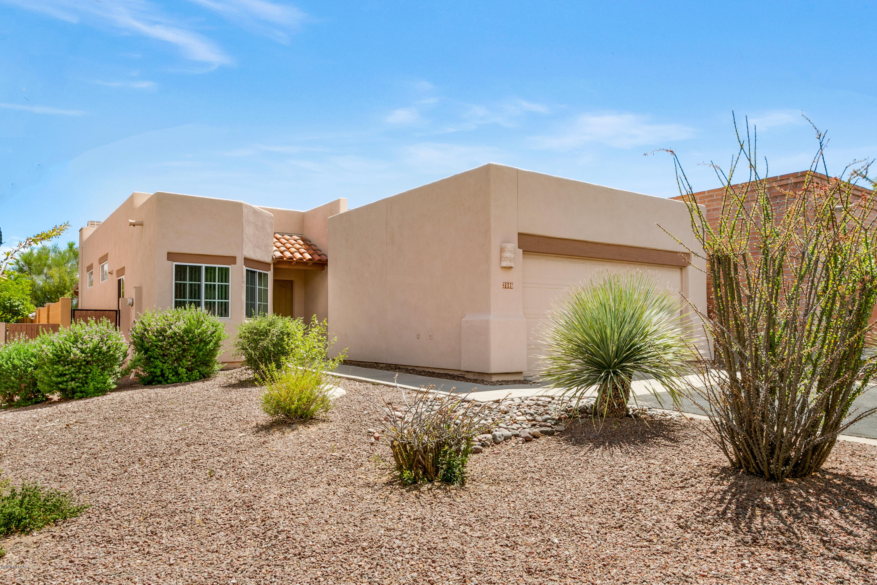 Super location in Catalina Foothills! Two bedrooms, 2 baths and 2-car garage. Freshly painted and new carpet...move right in.