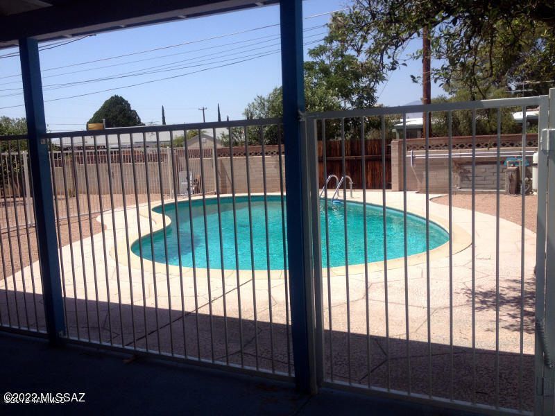 Tierra Del Sol (1-2) - Residential Lease
