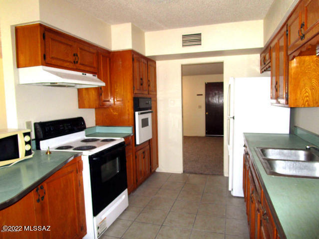 Tierra Del Sol (1-2) - Residential Lease