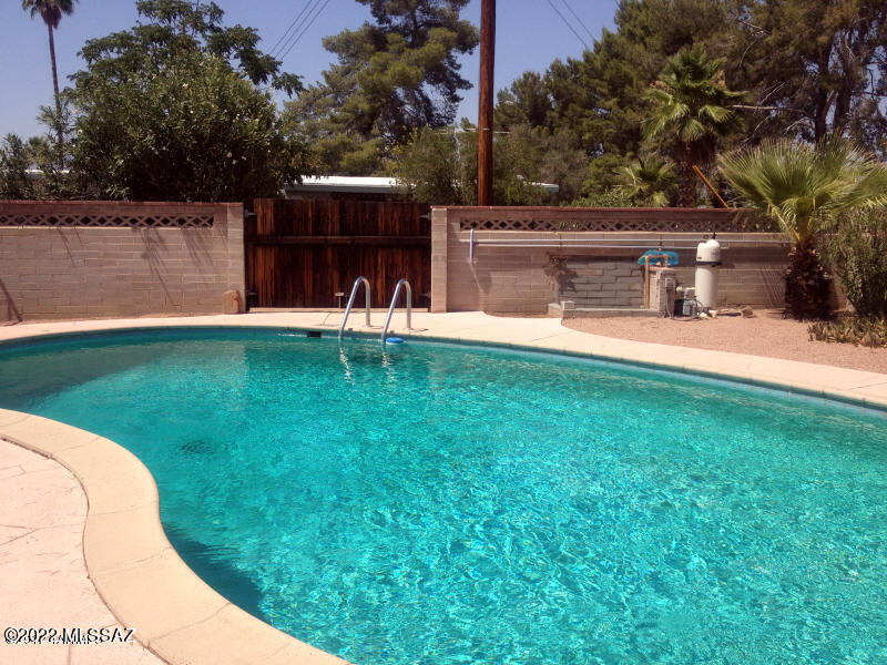 Tierra Del Sol (1-2) - Residential Lease