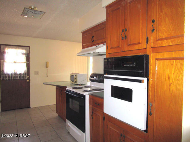 Tierra Del Sol (1-2) - Residential Lease