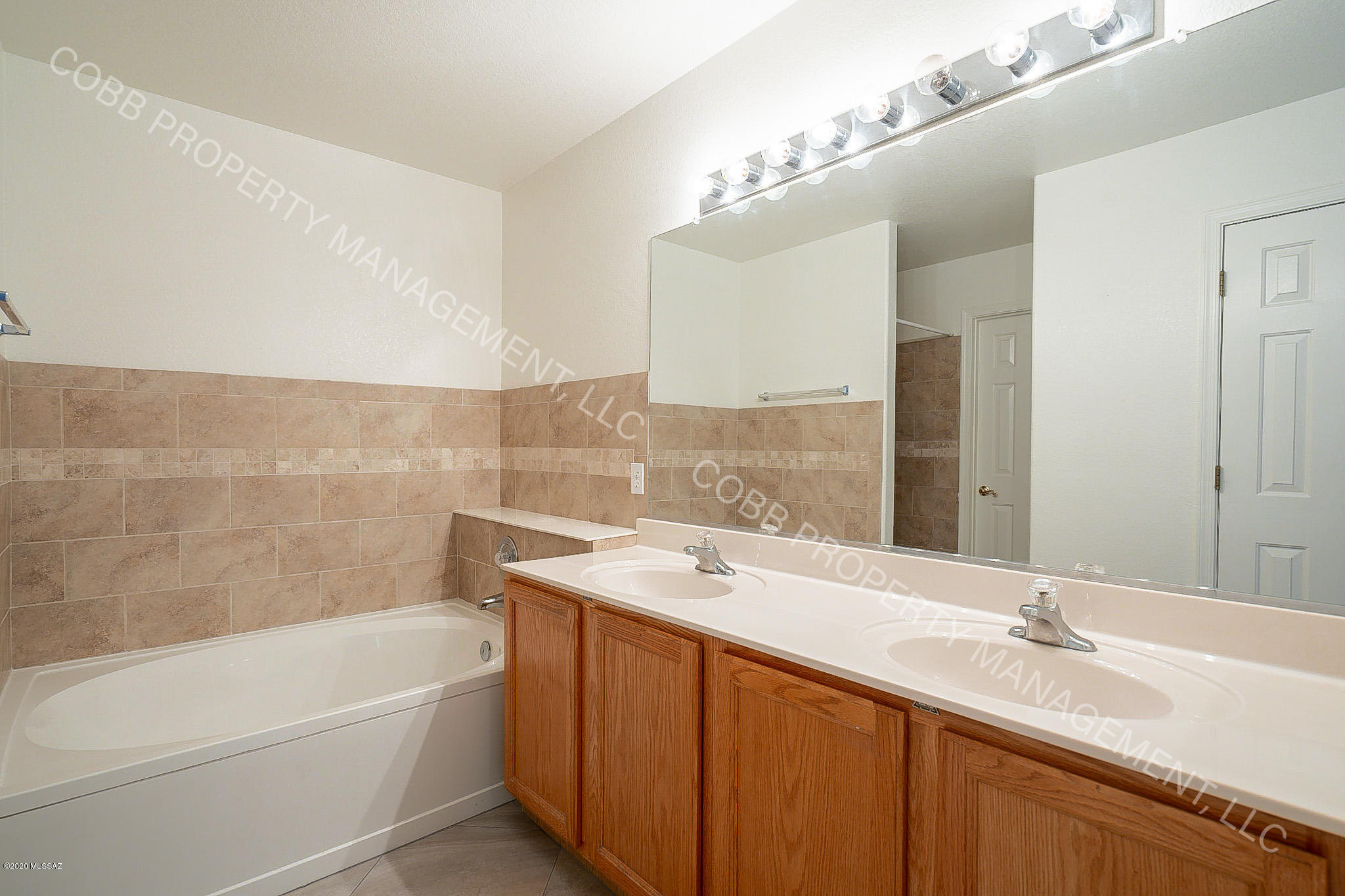 Ventana De Sabino (1-86) - Residential Lease