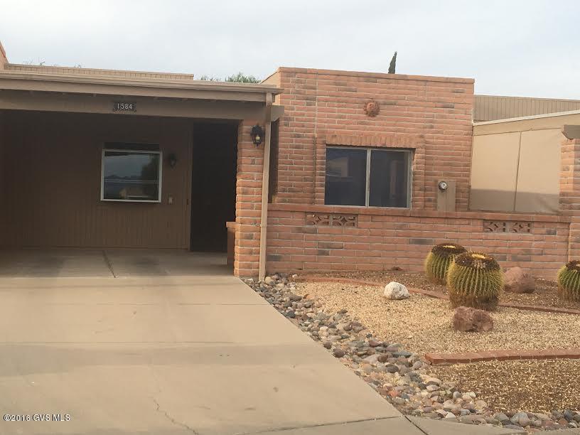 Great 2 Bdrm, 2 Bath Fully Furnished, Turnkey and ready to move in! Townhouse in sought after Desert Hills 4. Walk to Pool & Recreation Center! Great Front Patio with Mountain Views. Kitchen large enough for eat-in dining, stacked washer & dryer. Tile in main living areas. Skylights that brightens the home! Very nice home for Year Round or Rental. Original Owner - well taken care of and PRICED TO SELL!