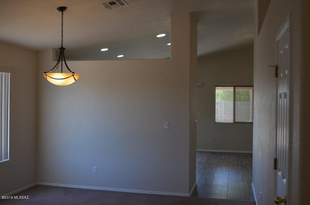 Look at this location!!!  Beautifully maintained 3 bedroom, 2 bath that is located against common area and in cul de sac, formal living and dining rooms, new blinds, brand new tile in kitchen and great room, brand new stainless steel appliances, master bath has walk in shower and garden tub, double vanity, upgraded light fixtures, laundry room with washer/dryer, pool sized lot.
