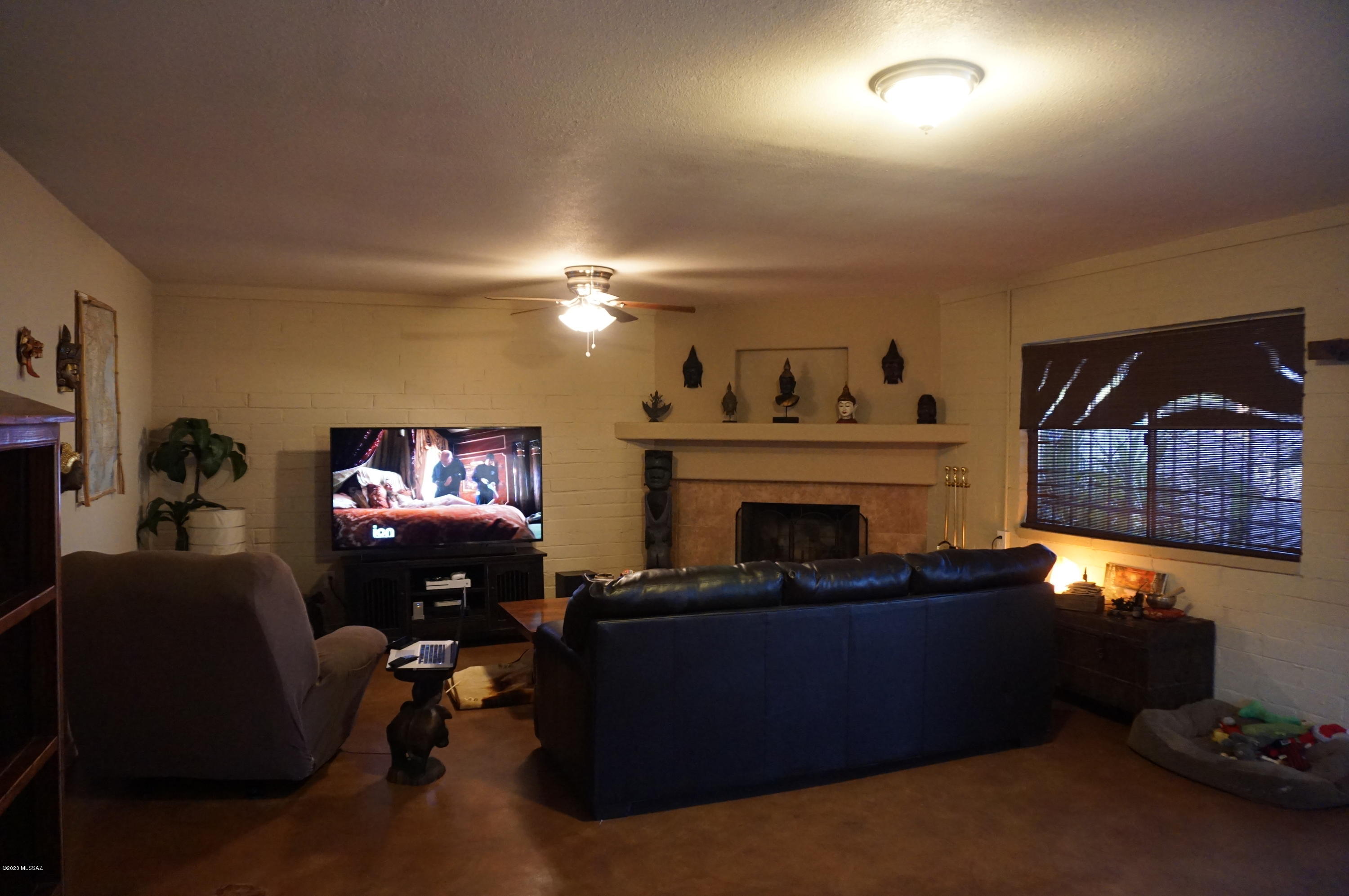 Country Club Manor - Residential Lease
