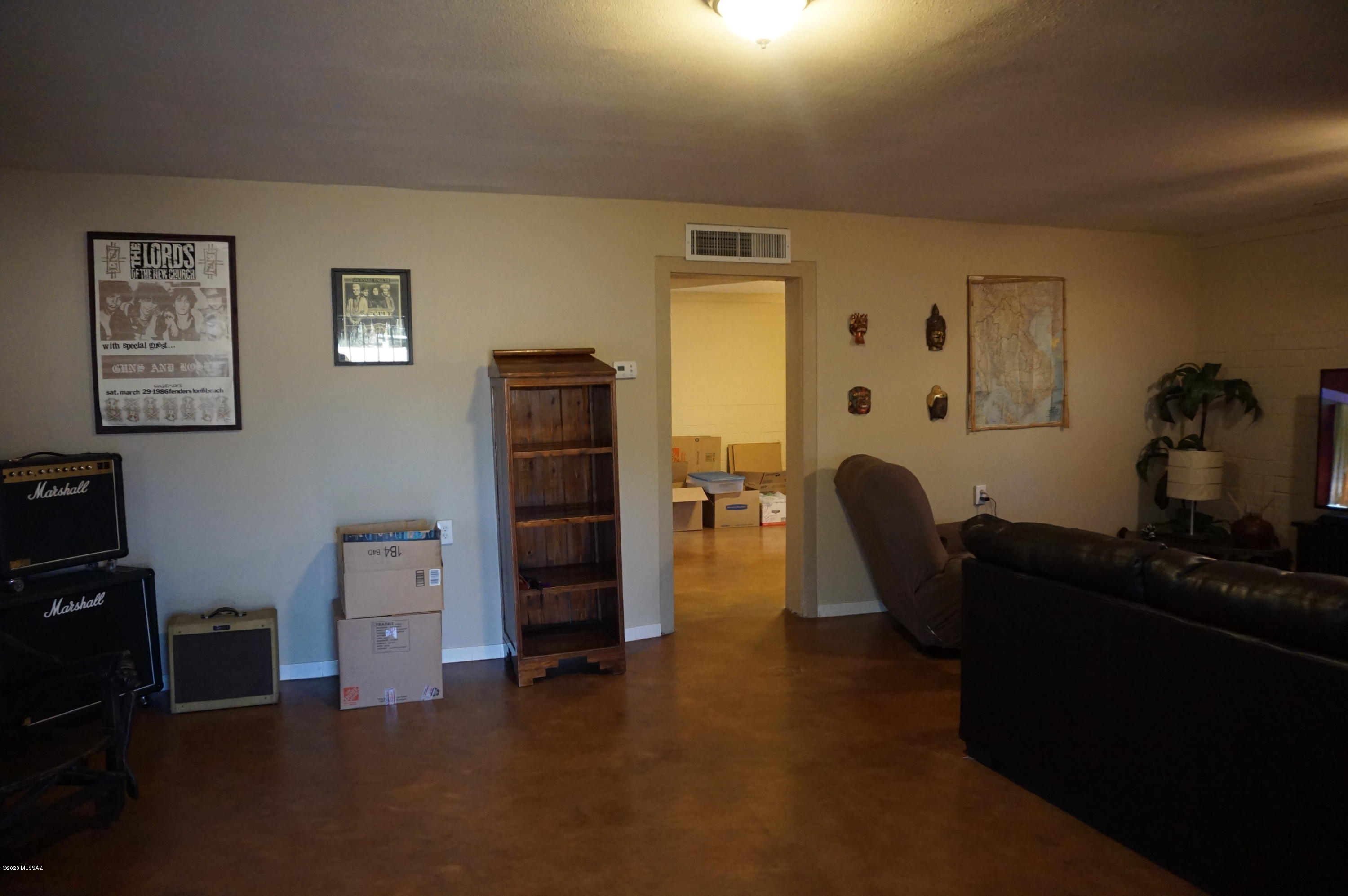 Country Club Manor - Residential Lease