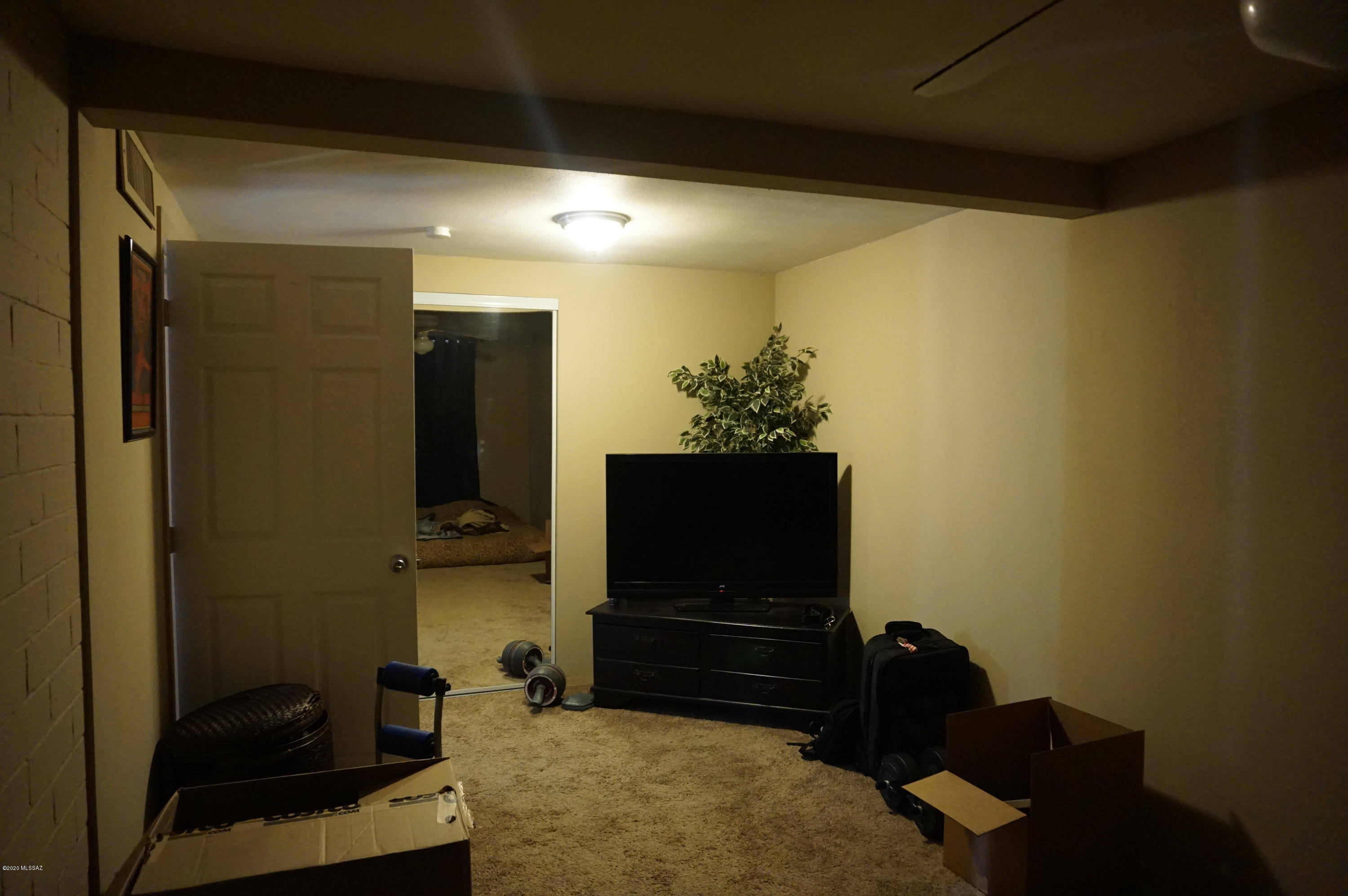Country Club Manor - Residential Lease